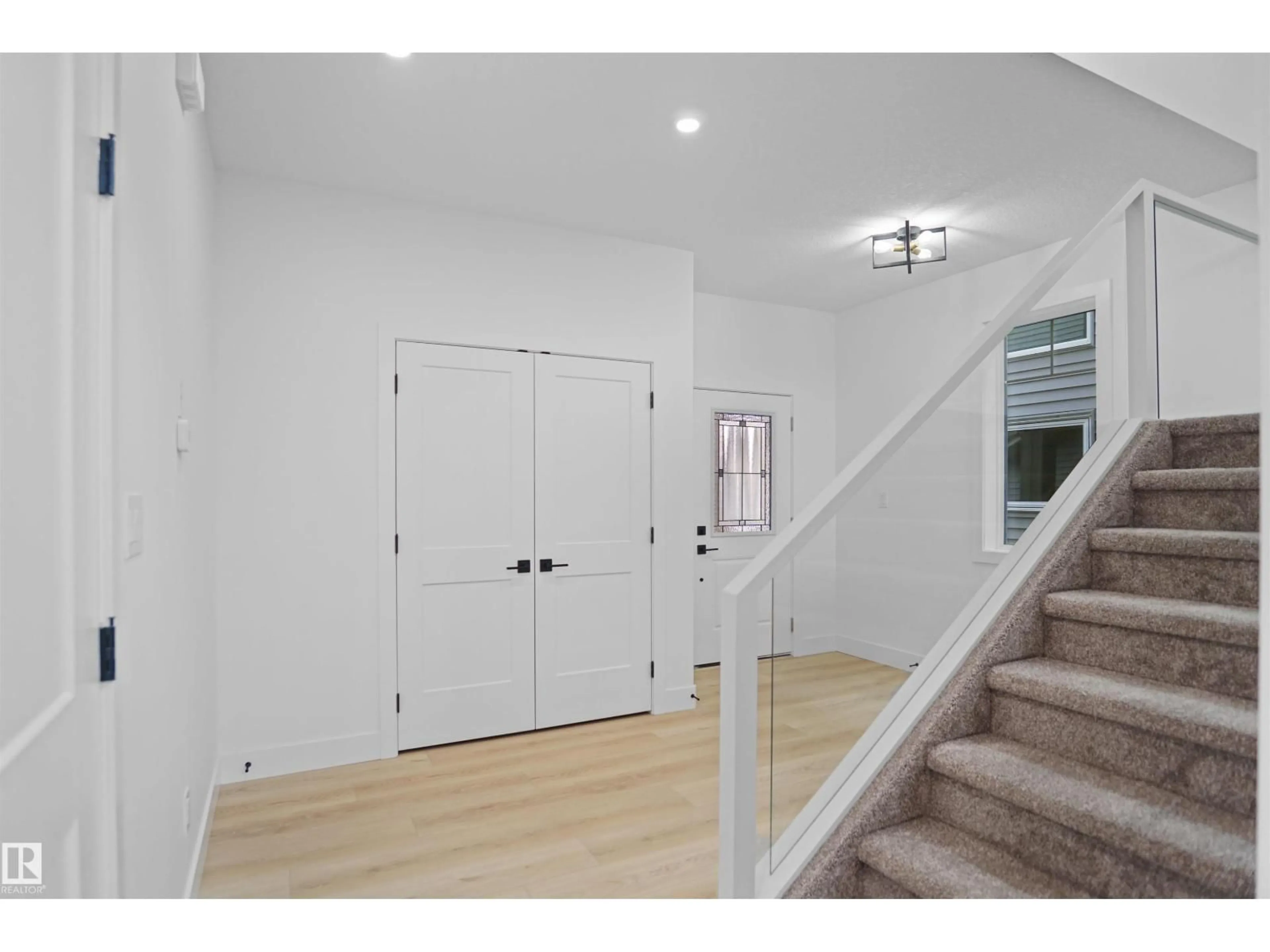 Indoor entryway for 3620 6 ST, Edmonton Alberta T6T2L5