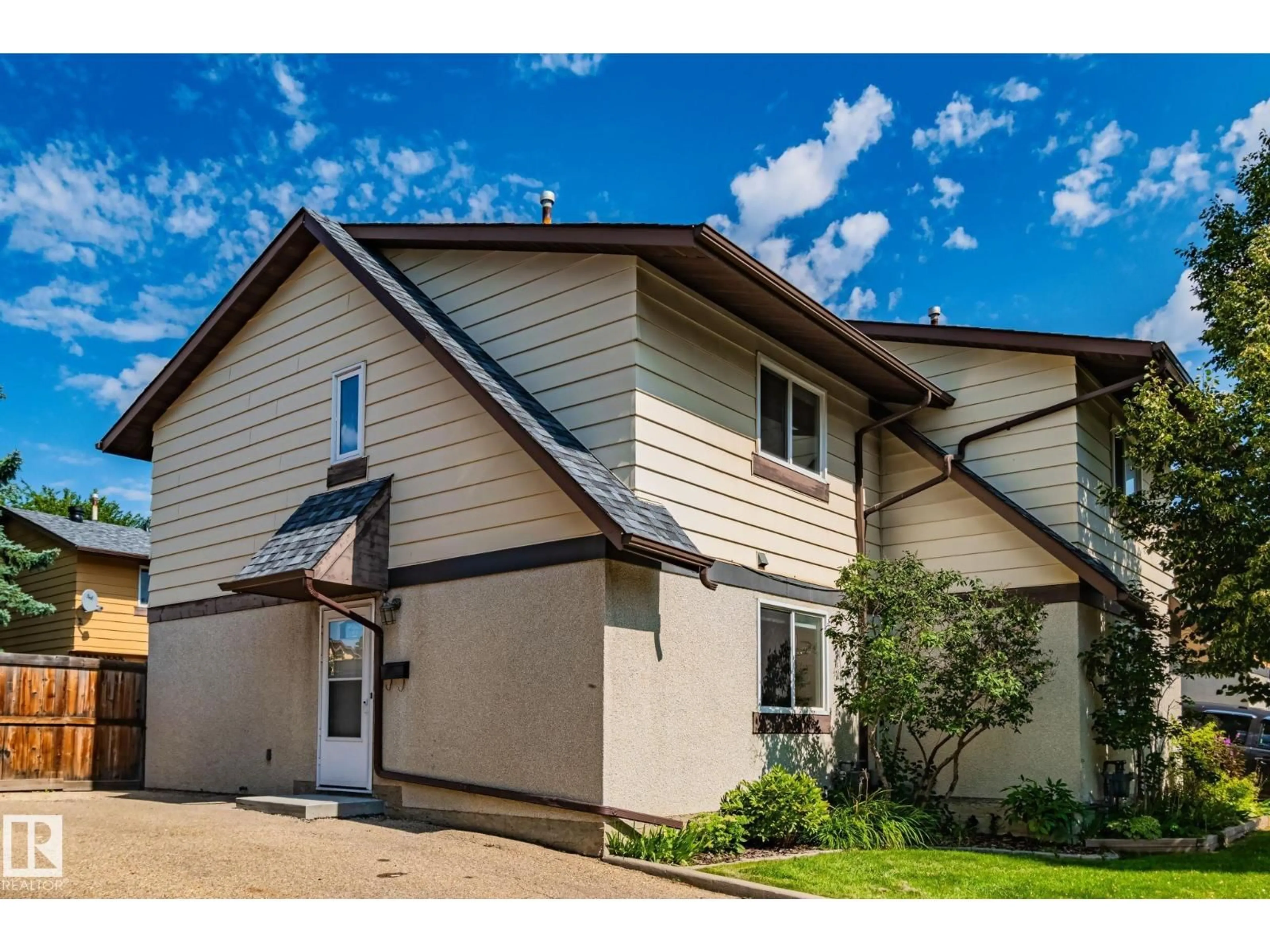 Home with vinyl exterior material, street for 116 WOODSTOCK NW, Edmonton Alberta T5T0H6