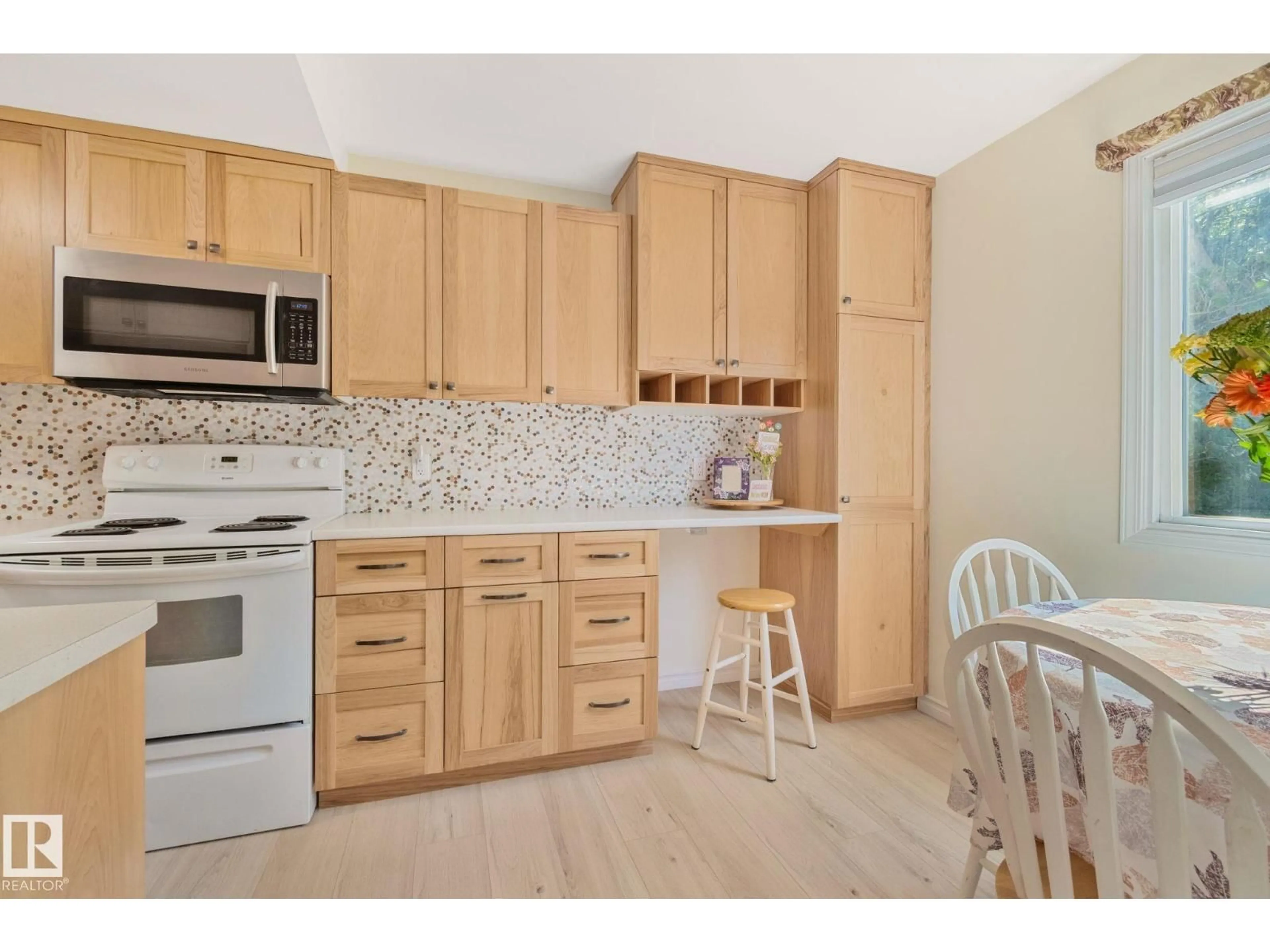 Standard kitchen, unknown for 116 WOODSTOCK NW, Edmonton Alberta T5T0H6
