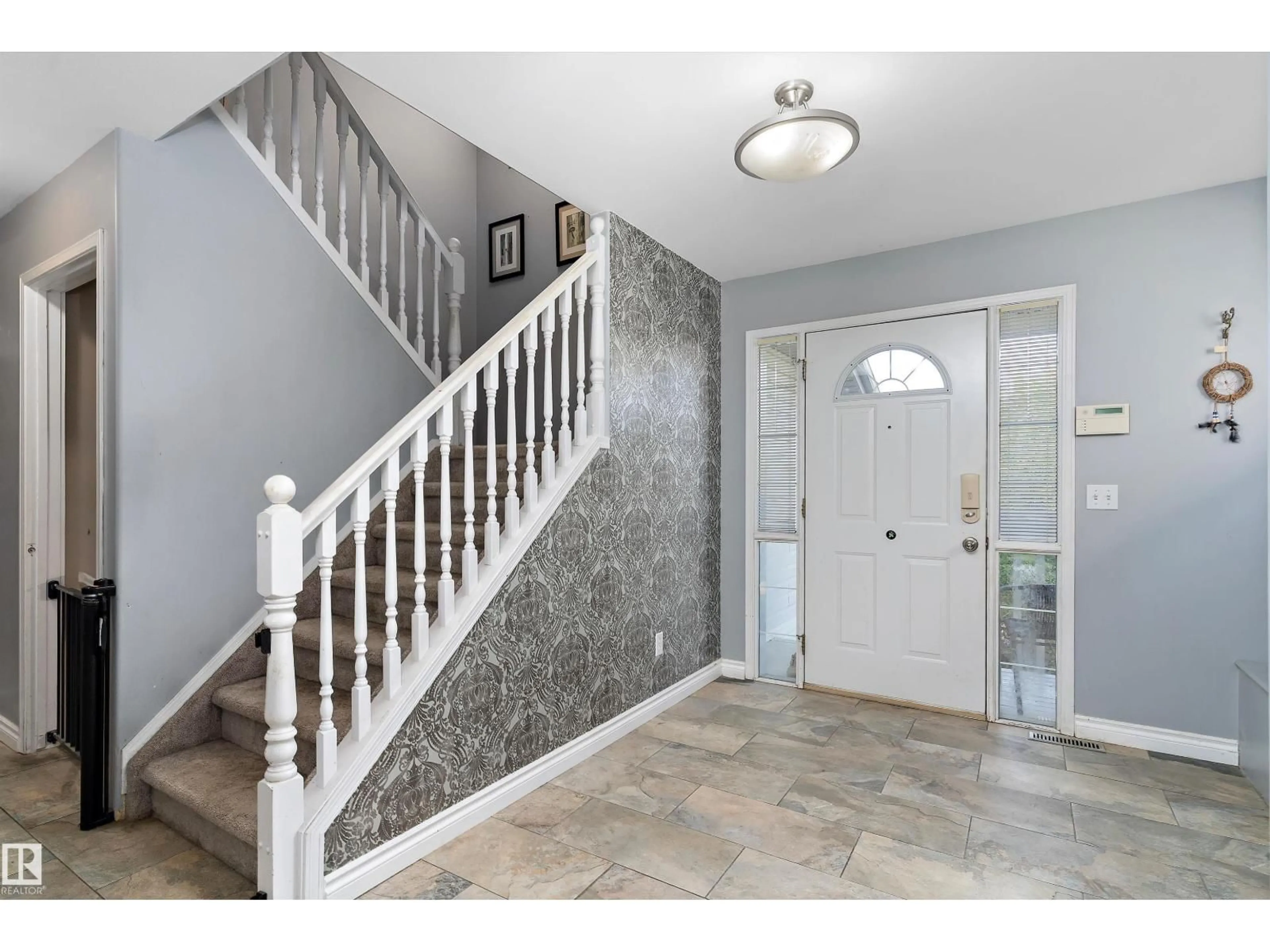 Indoor entryway for 17 CROCUS WY, Sherwood Park Alberta T8H2J9