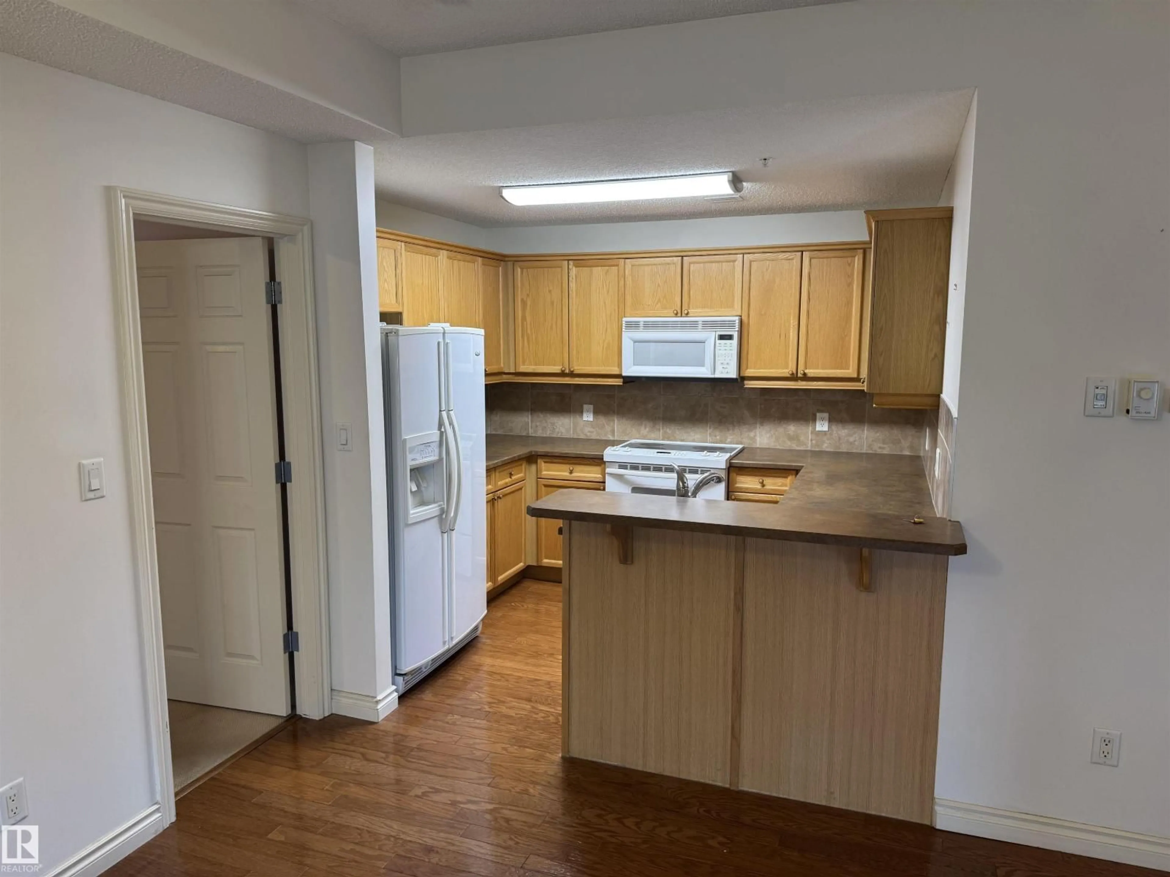 Standard kitchen, wood/laminate floor for 260 - 112 STURGEON RD, St. Albert Alberta T8N7C6
