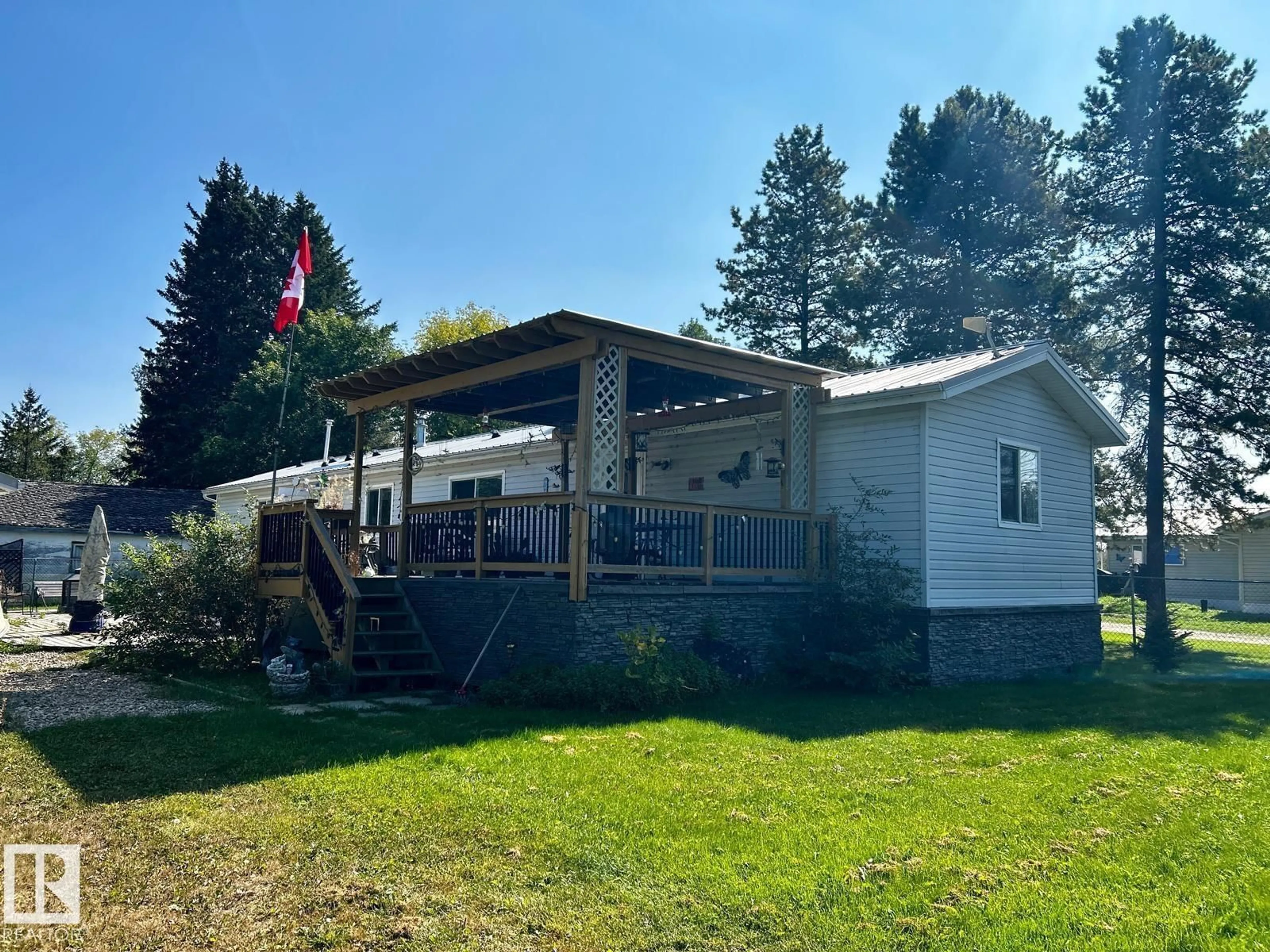 A pic from outside/outdoor area/front of a property/back of a property/a pic from drone, unknown for 109 4 STREET E, Rural Wetaskiwin County Alberta T0C0T0