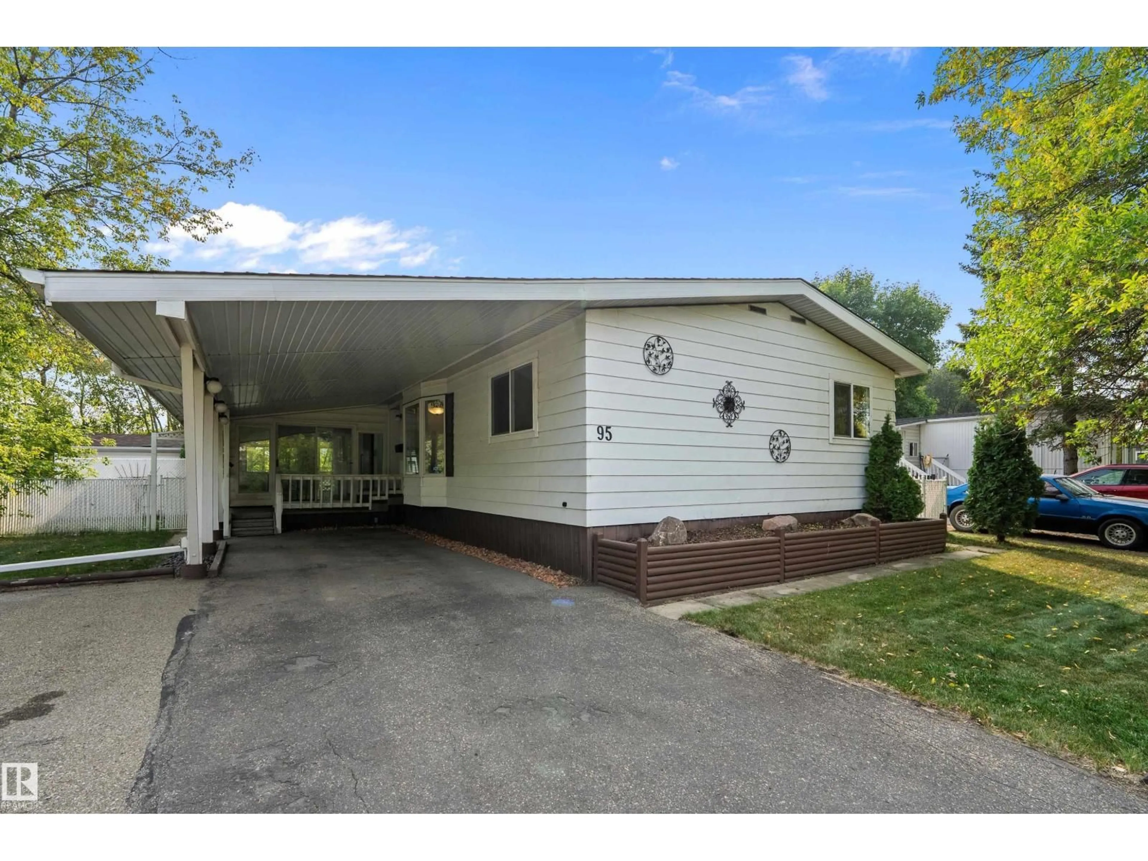 Home with vinyl exterior material, street for 95 RIDGEWAY DR, Edmonton Alberta T6P1G7
