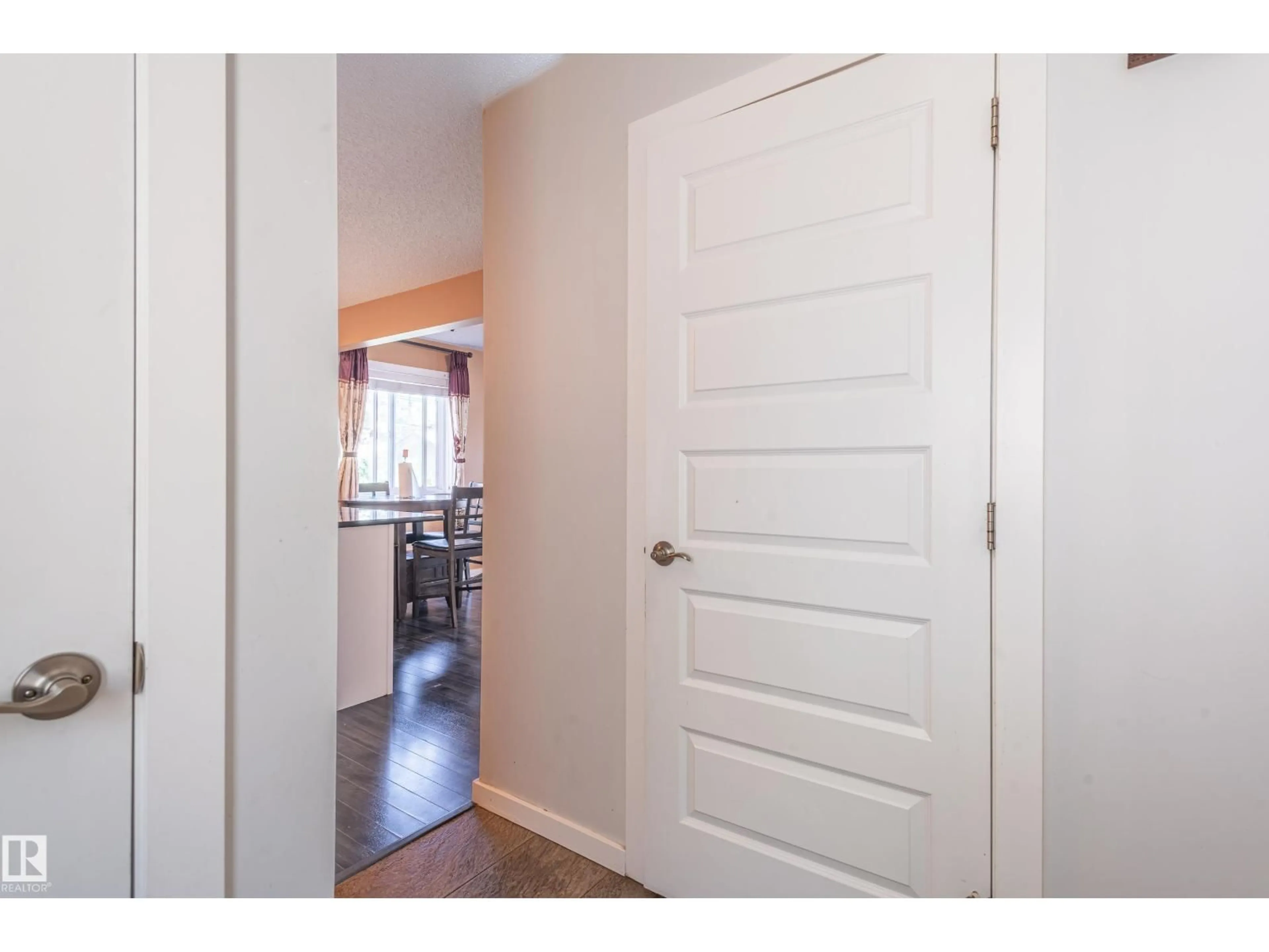 Indoor entryway for 12211 91 ST, Edmonton Alberta T5B4C4