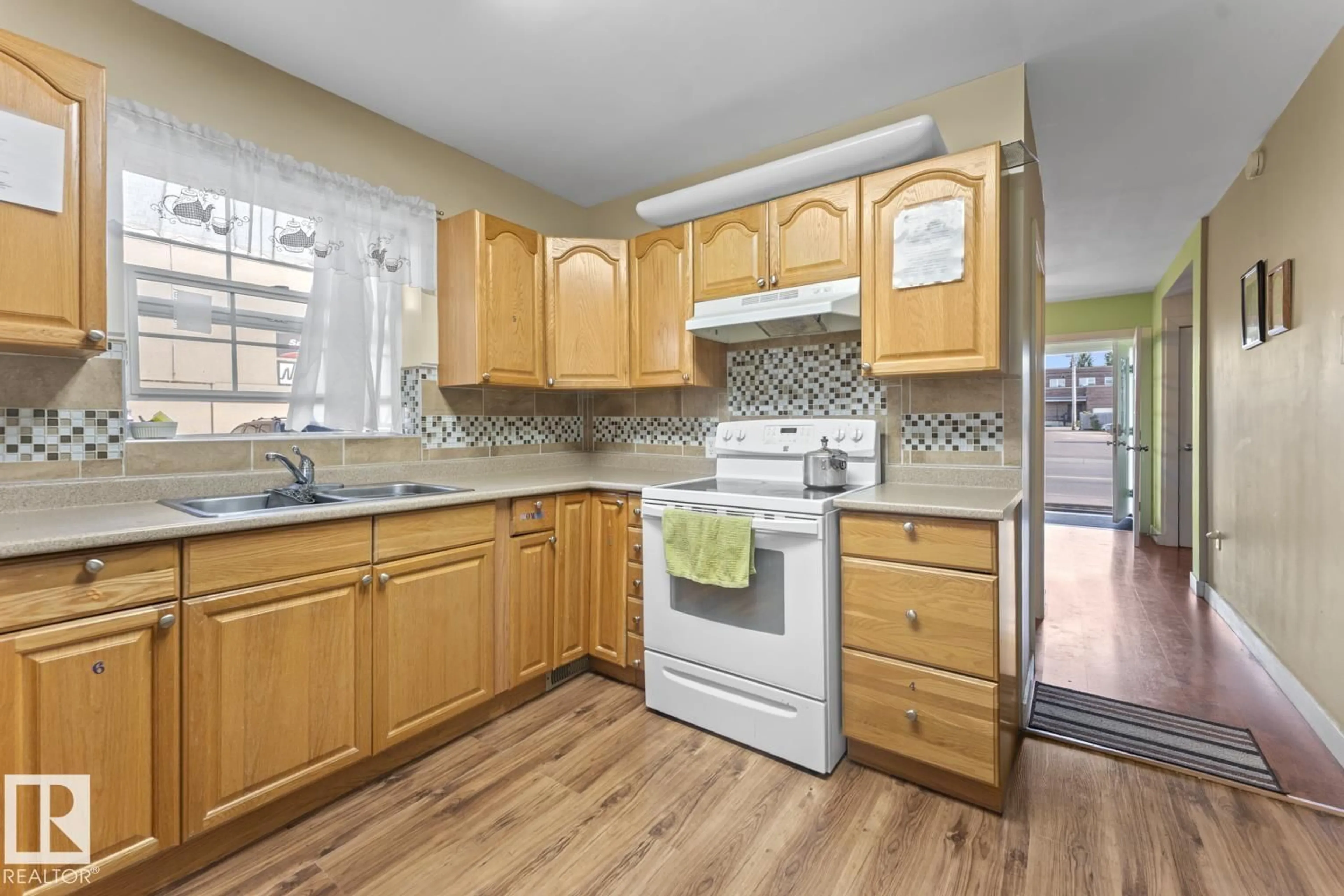 Standard kitchen, unknown for 5017 51 AVE, Bonnyville Town Alberta T9N2H4