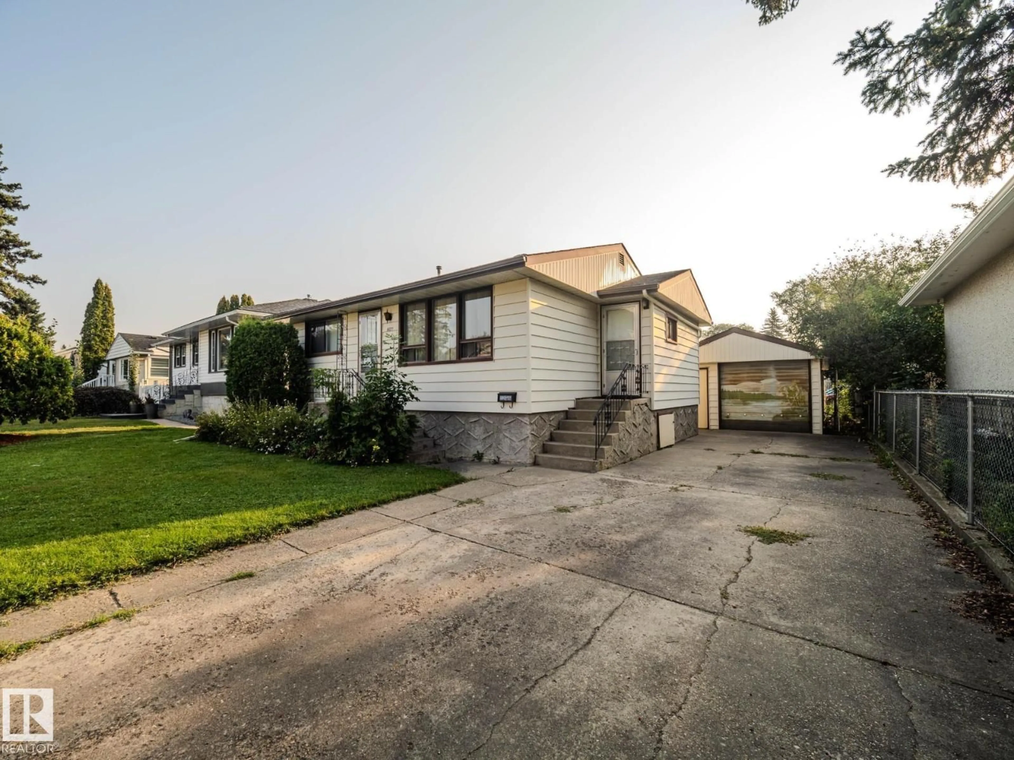 Unknown for NW - 9021 150 ST, Edmonton Alberta T5R1E8