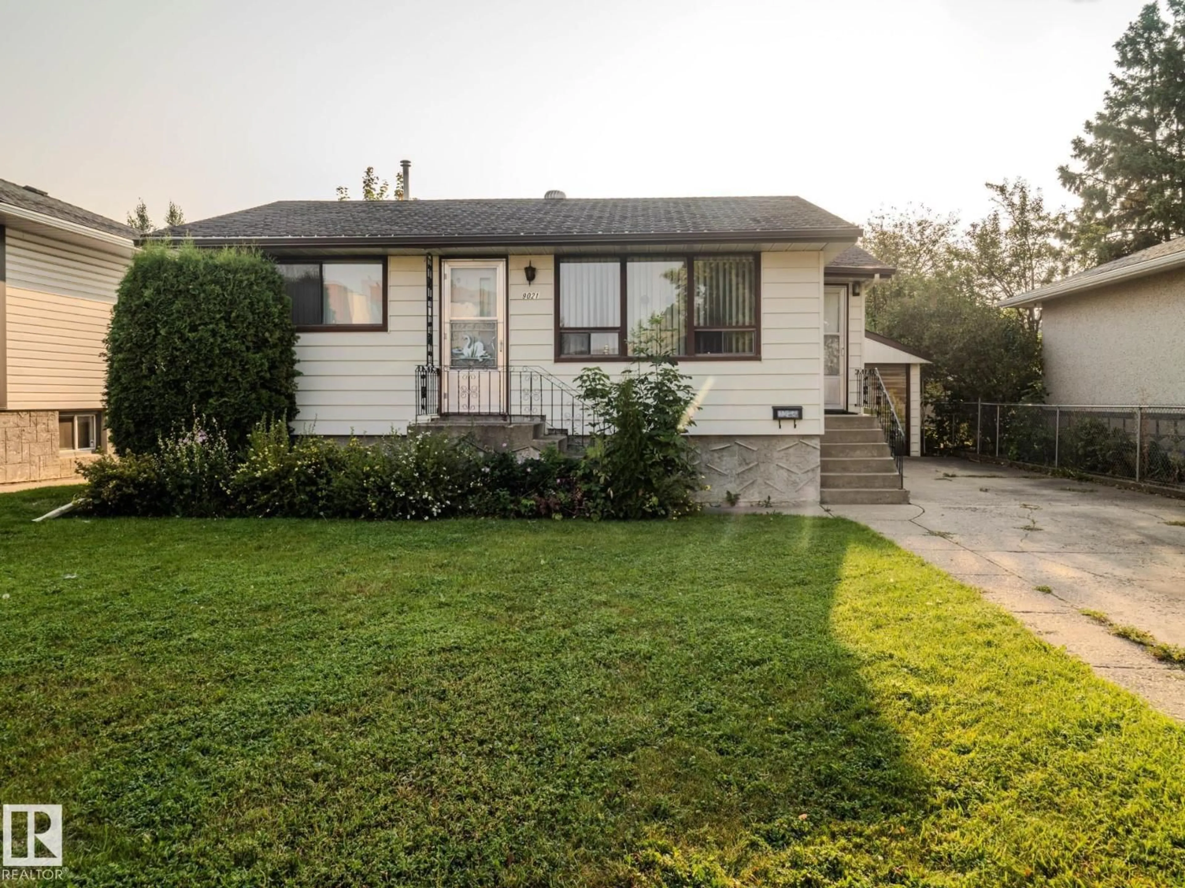Unknown for NW - 9021 150 ST, Edmonton Alberta T5R1E8