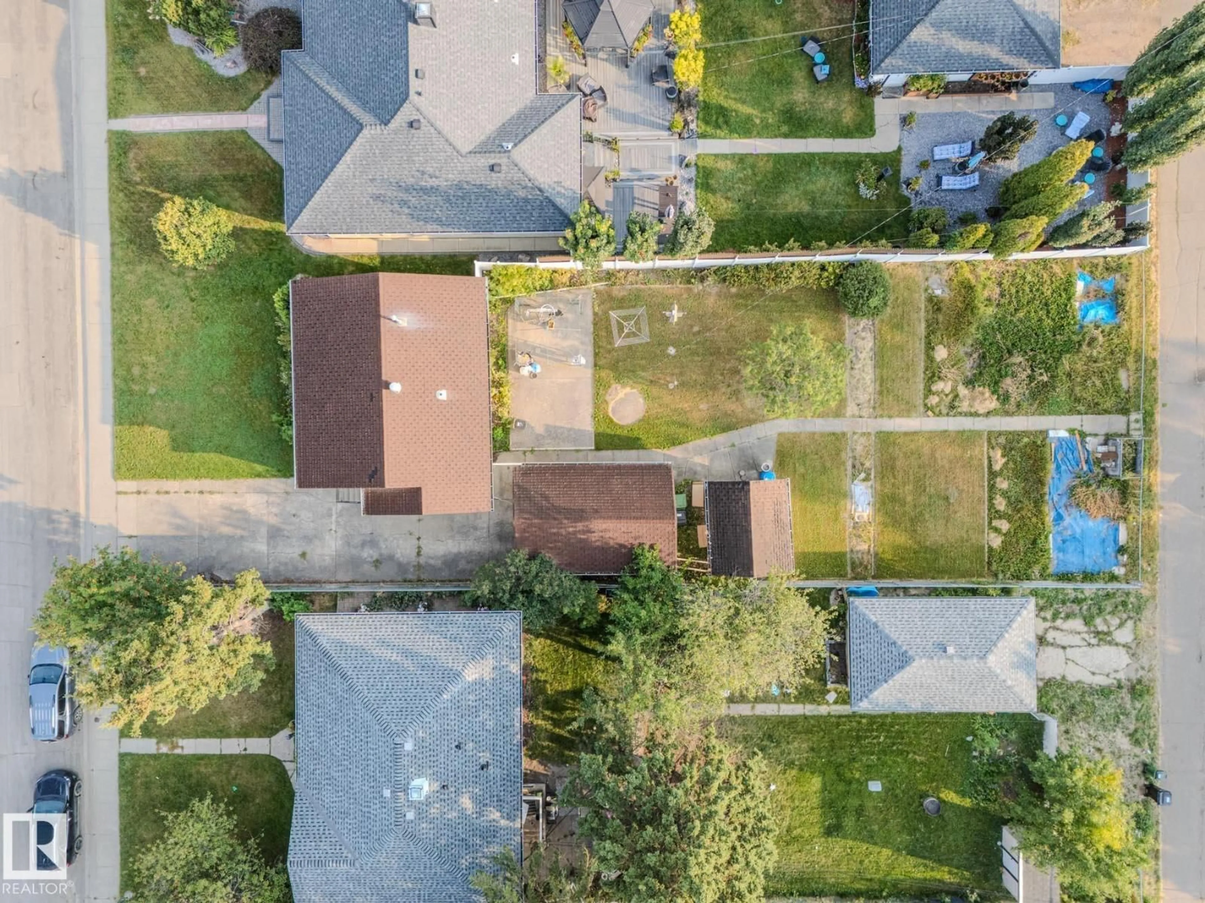 A pic from outside/outdoor area/front of a property/back of a property/a pic from drone, street for NW - 9021 150 ST, Edmonton Alberta T5R1E8