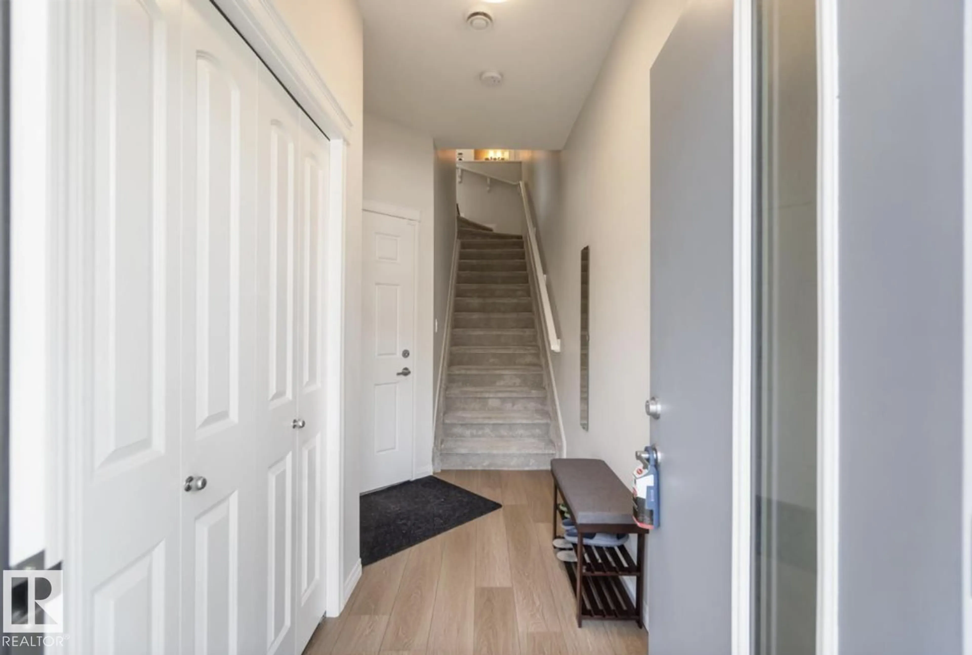 Indoor entryway for SW - 1531 157 STREET, Edmonton Alberta T6W4J8