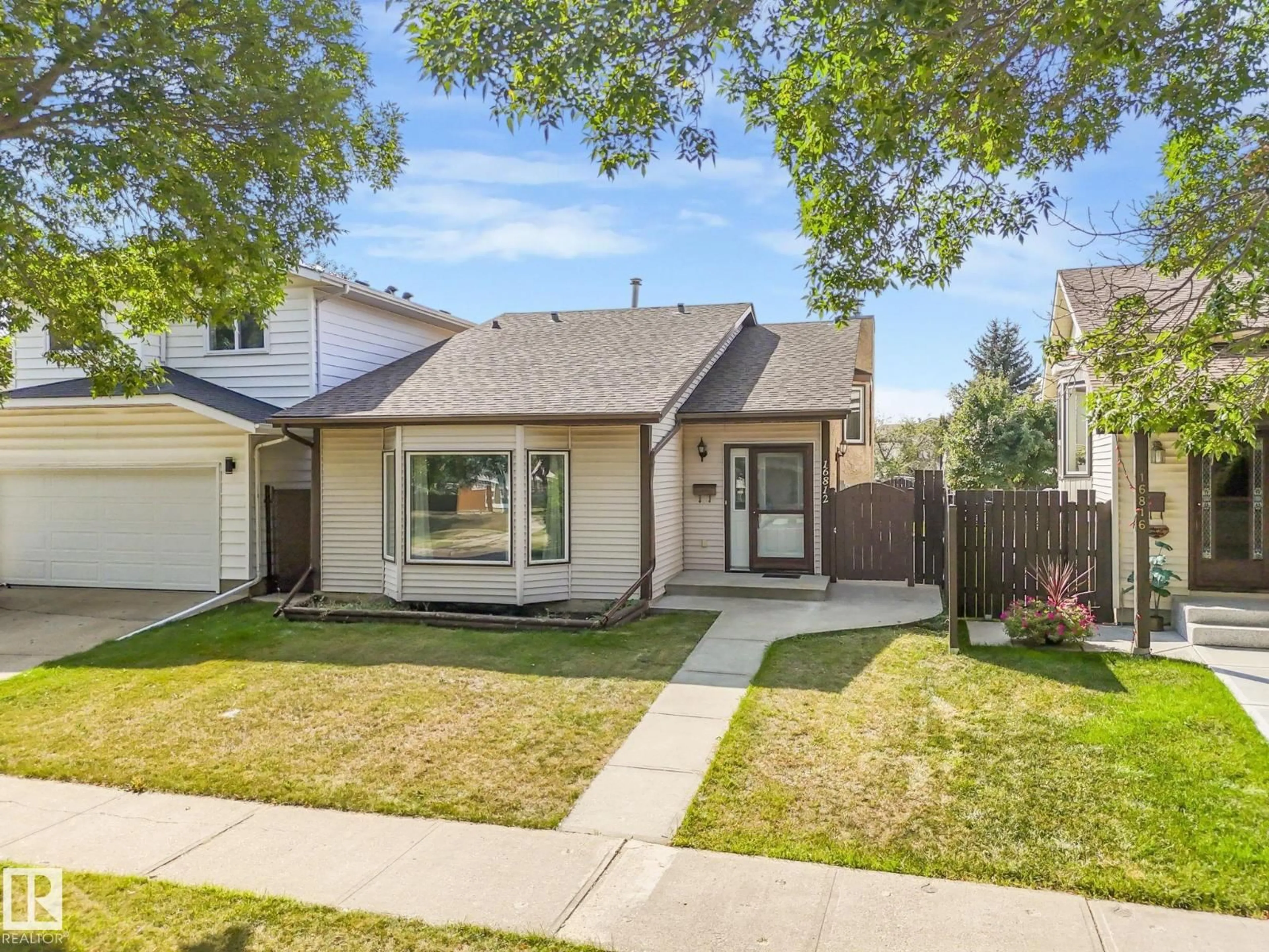 Home with vinyl exterior material, street for 16812 95 ST, Edmonton Alberta T5Z1Y4
