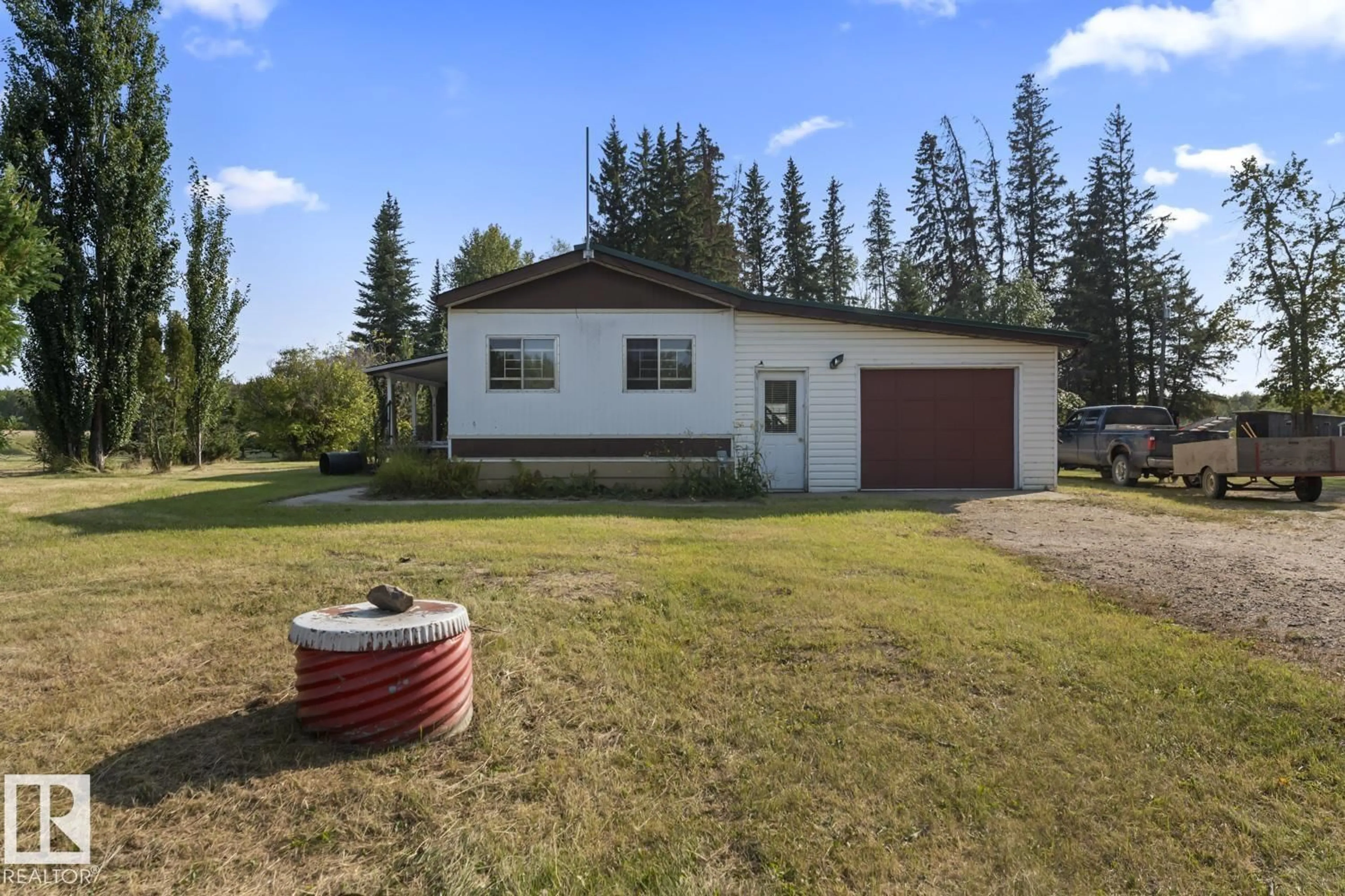 A pic from outside/outdoor area/front of a property/back of a property/a pic from drone, unknown for 11411 HGHWAY 28, Rural St. Paul County Alberta T0A0C0