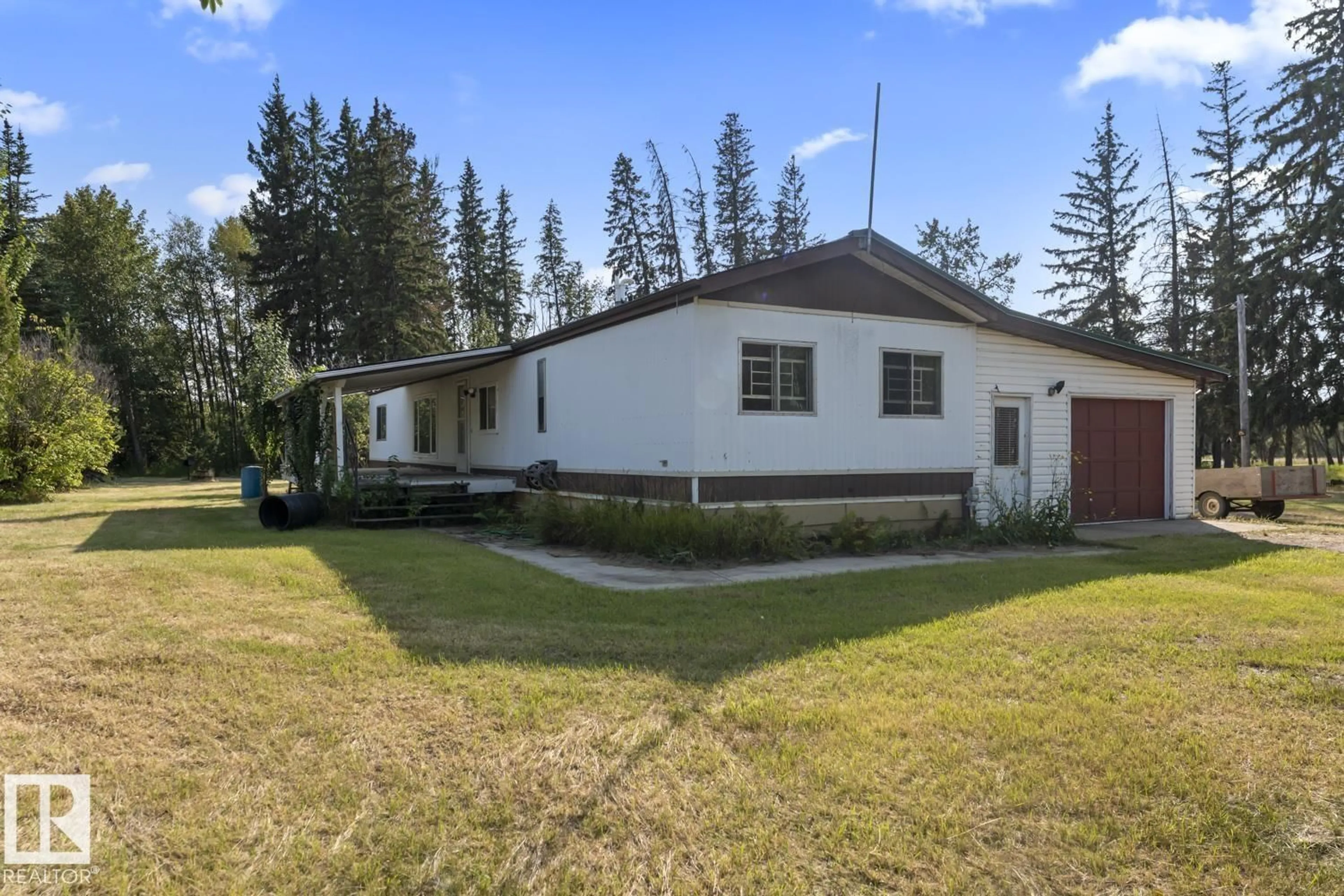 A pic from outside/outdoor area/front of a property/back of a property/a pic from drone, unknown for 11411 HGHWAY 28, Rural St. Paul County Alberta T0A0C0