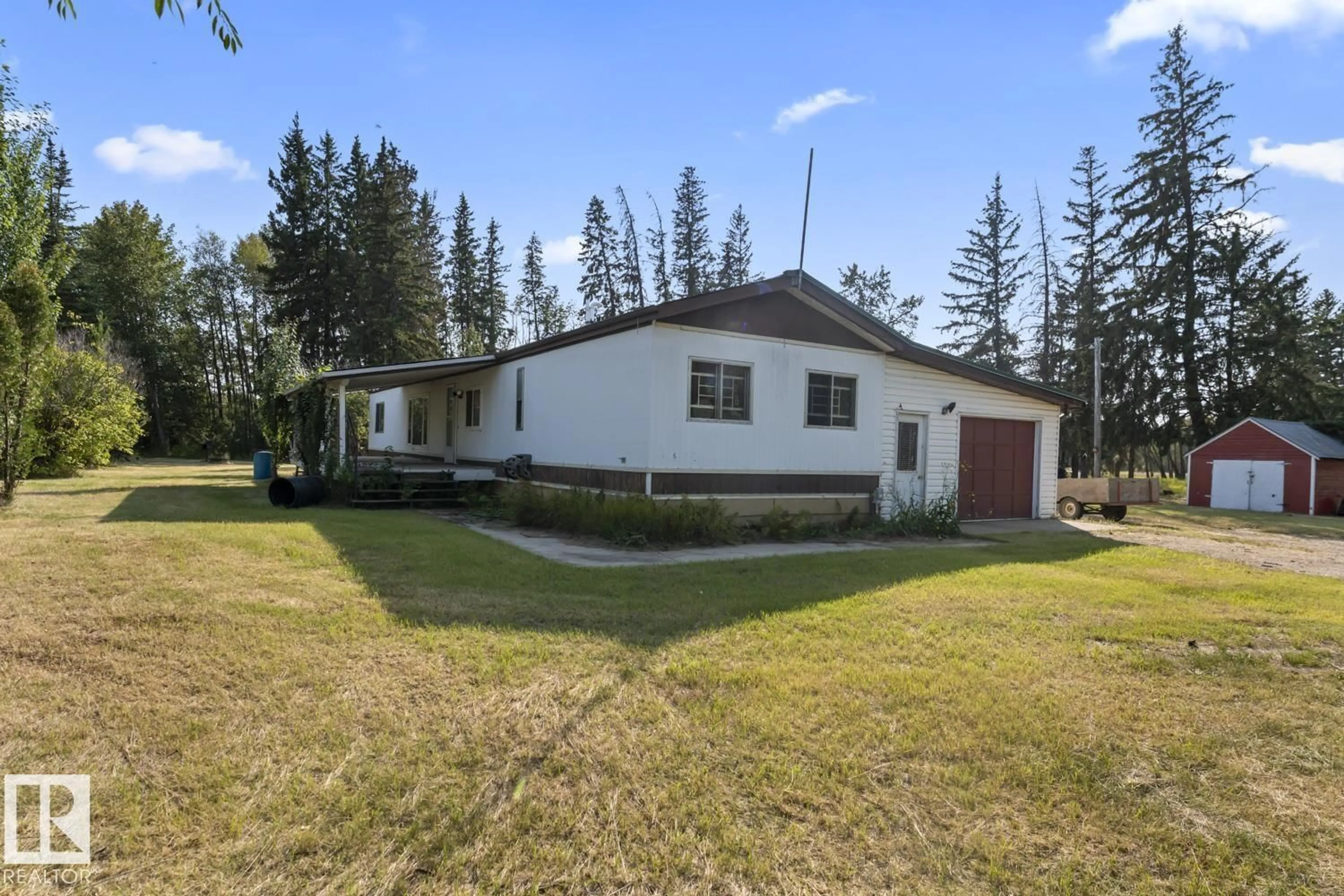 A pic from outside/outdoor area/front of a property/back of a property/a pic from drone, unknown for 11411 HGHWAY 28, Rural St. Paul County Alberta T0A0C0