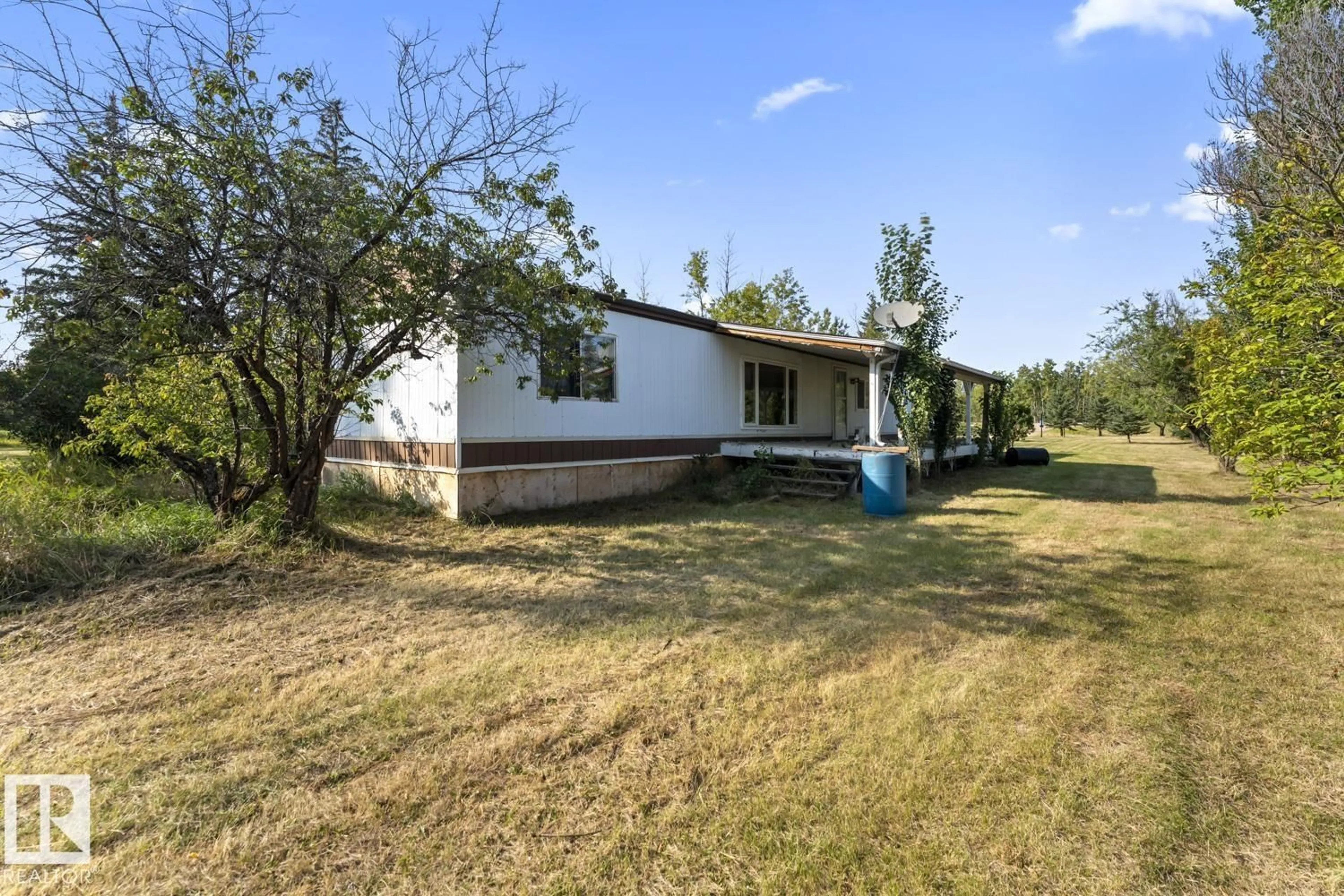 A pic from outside/outdoor area/front of a property/back of a property/a pic from drone, building for 11411 HGHWAY 28, Rural St. Paul County Alberta T0A0C0