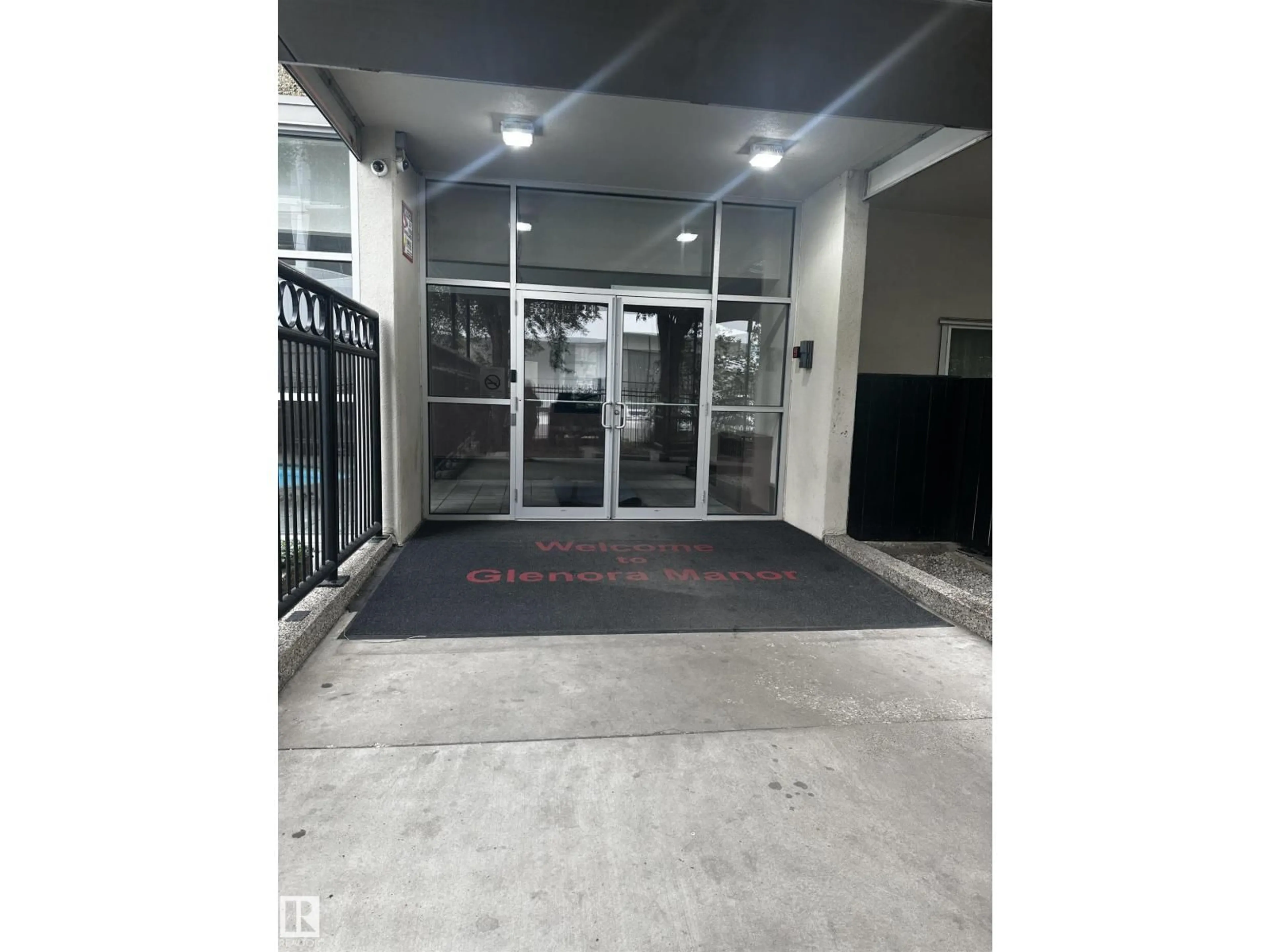 Indoor foyer for #706 - 10140 120 ST, Edmonton Alberta T5K1Z8