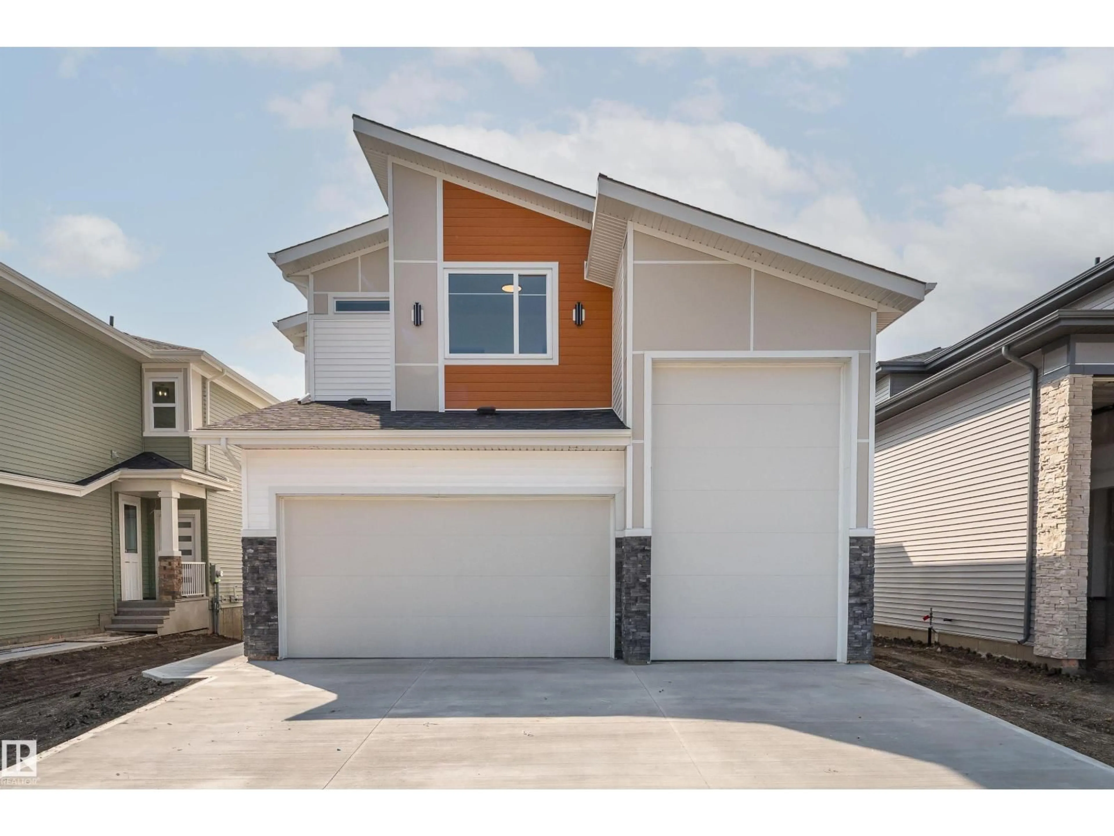 Home with vinyl exterior material, street for 39 MAPLE CR, Gibbons Alberta T0A1N0