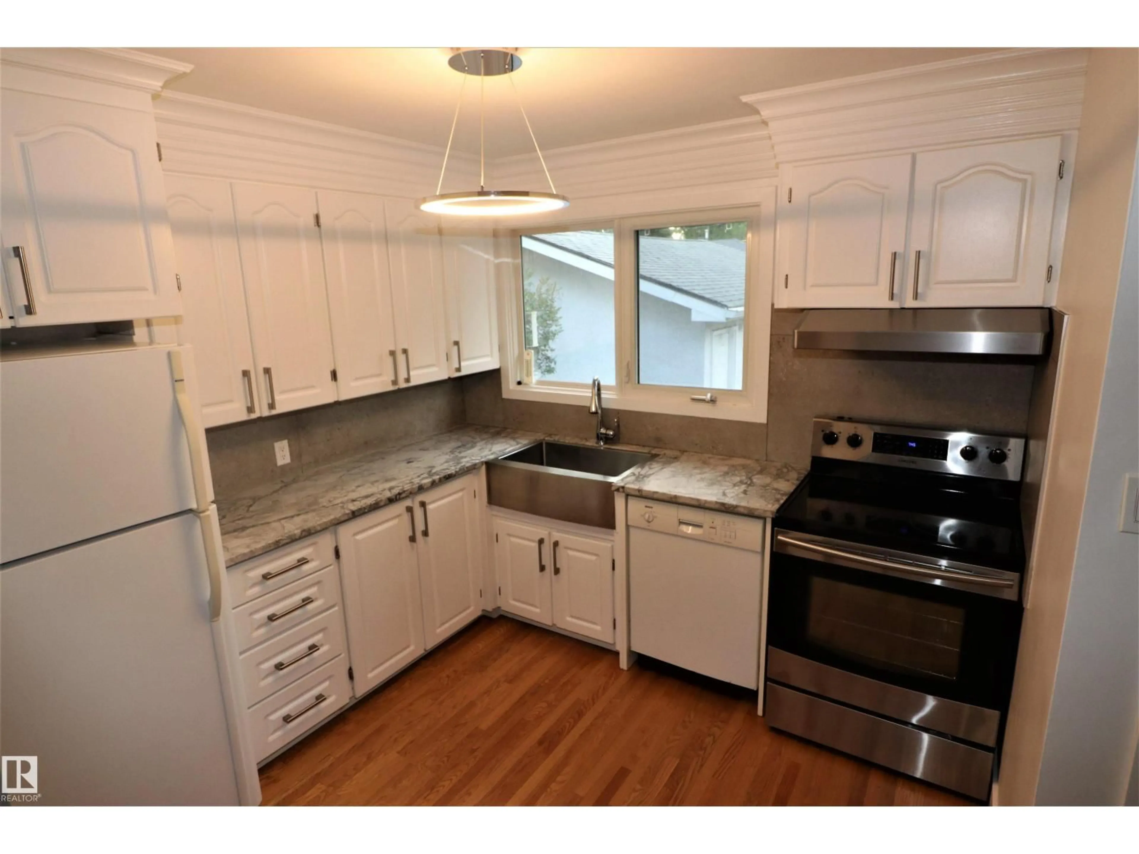 Standard kitchen, wood/laminate floor for 8528 64 AV, Edmonton Alberta T6E0H3
