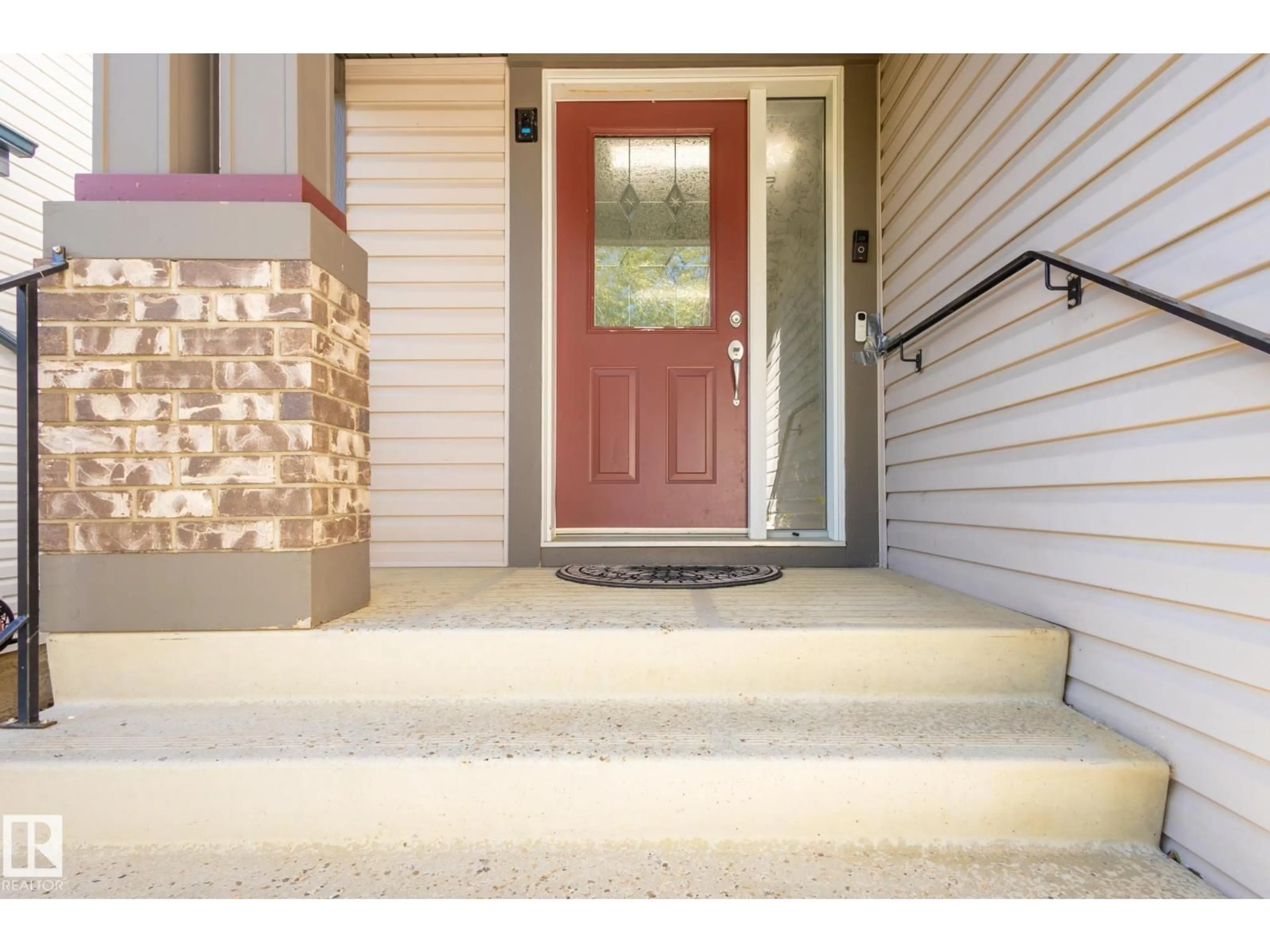 Indoor entryway for 341 CALDERON CR, Edmonton Alberta T6V1R4