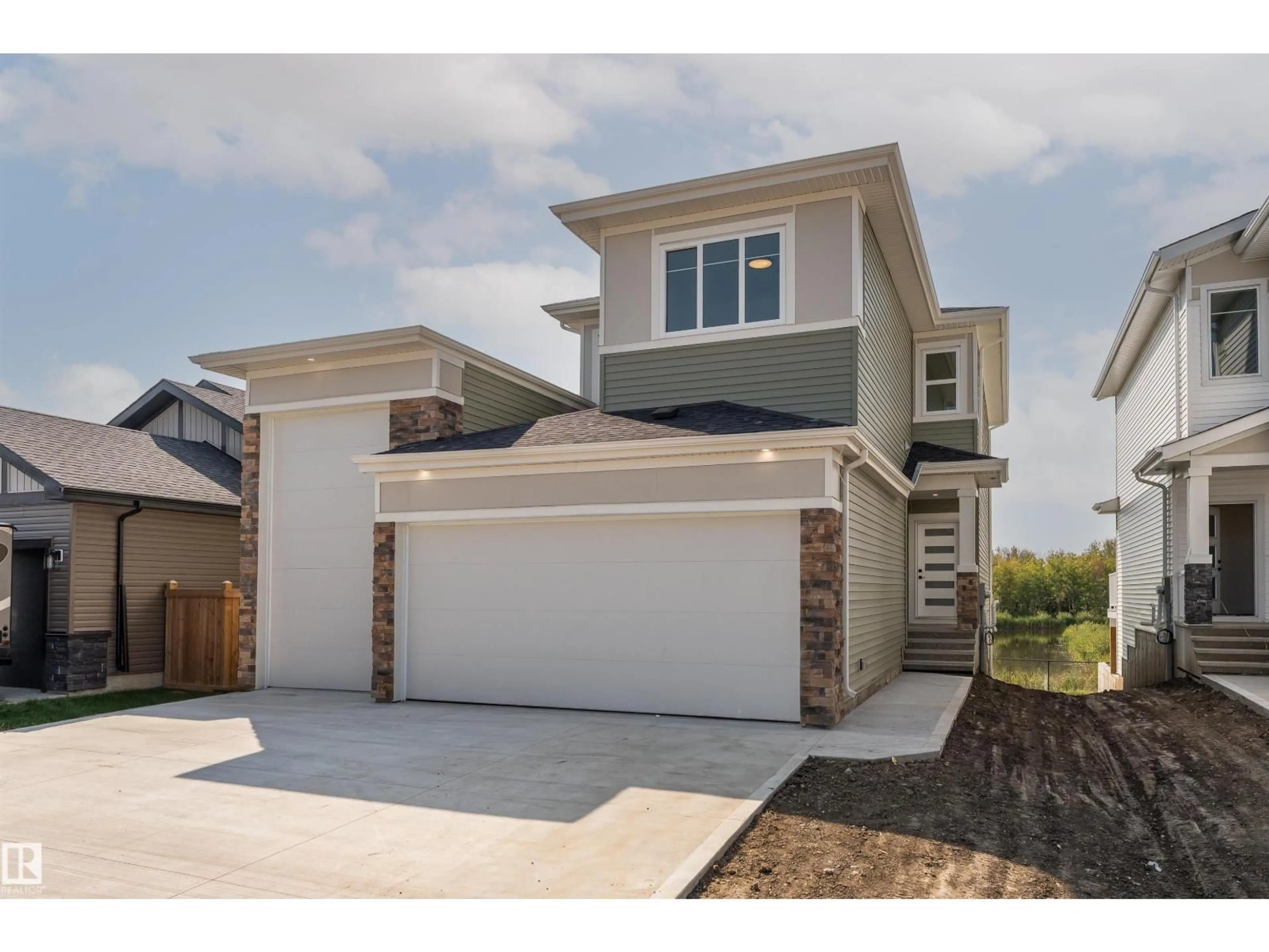 Home with vinyl exterior material, street for 35 MAPLE CRES, Gibbons Alberta T0A1N0