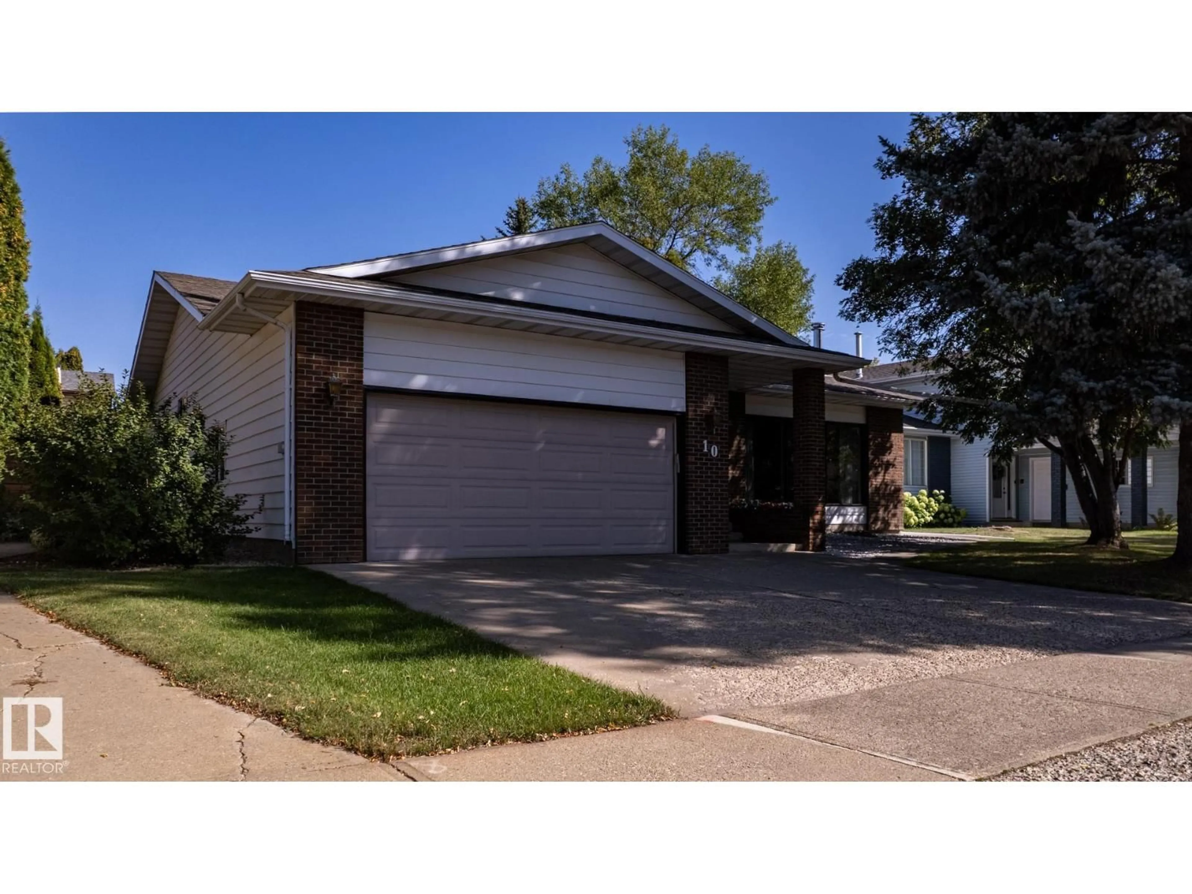 Home with vinyl exterior material, street for 10 LORNE CR, St. Albert Alberta T8N3R2