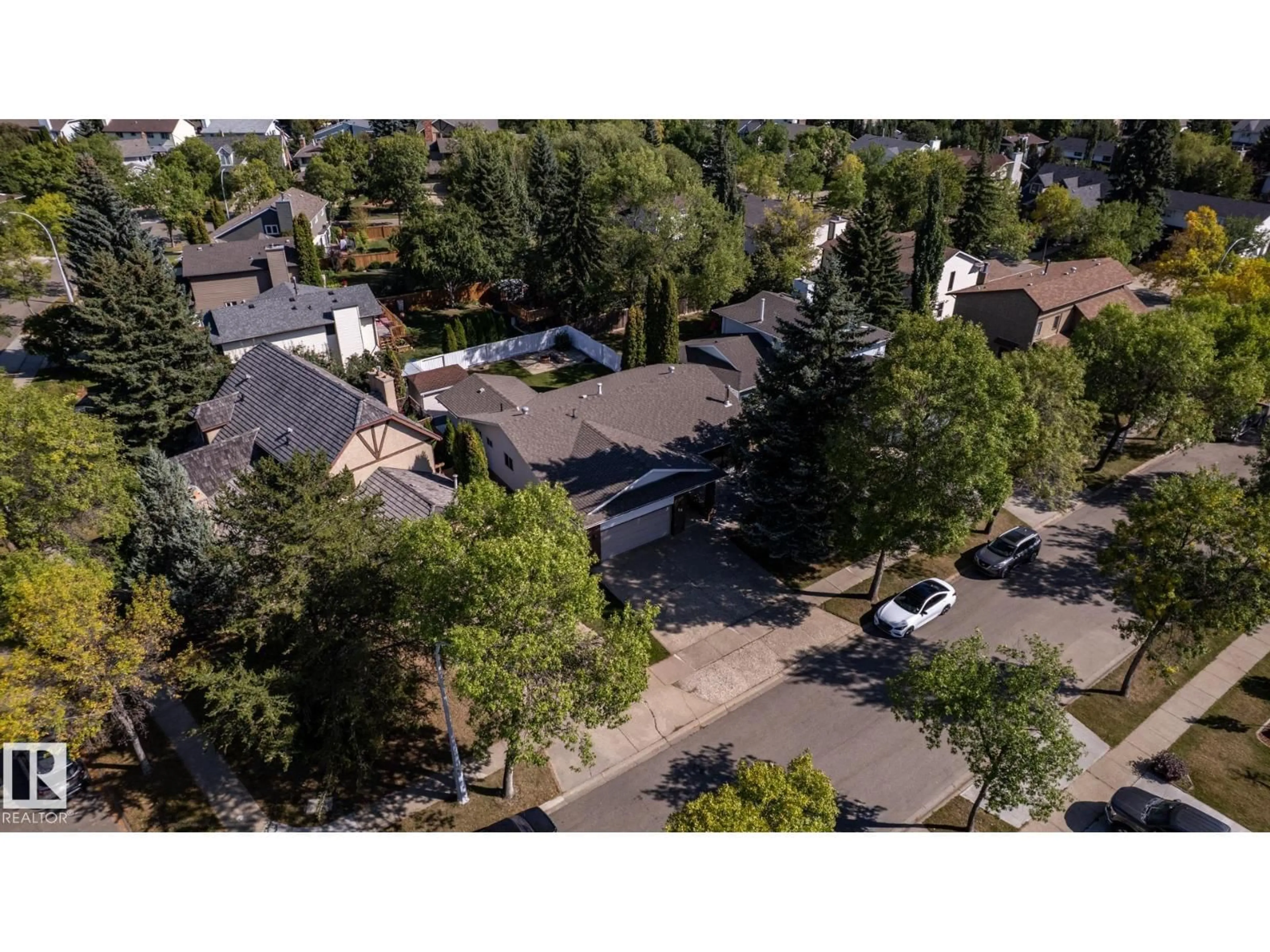 A pic from outside/outdoor area/front of a property/back of a property/a pic from drone, street for 10 LORNE CR, St. Albert Alberta T8N3R2