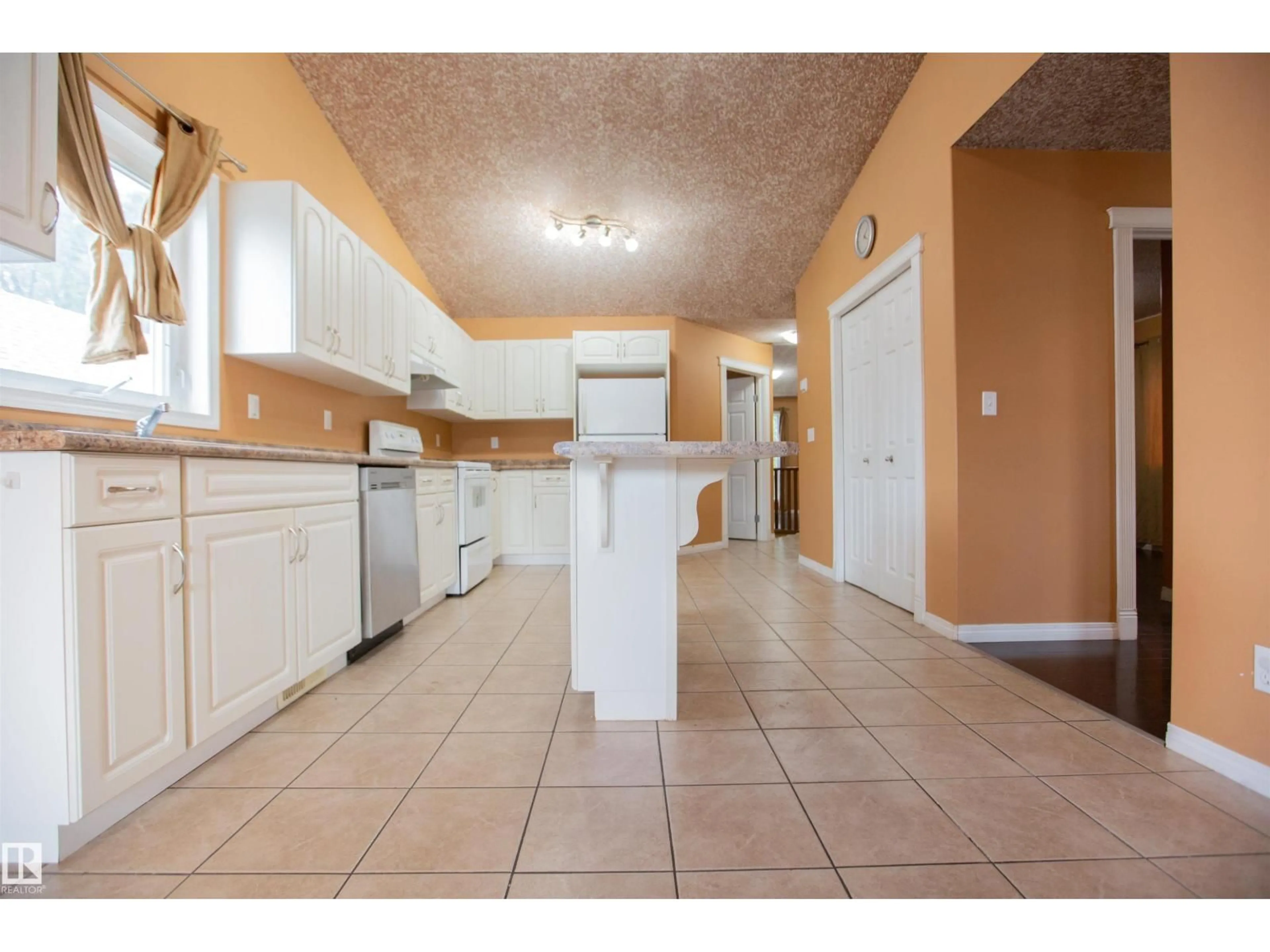Open concept kitchen, ceramic/tile floor for 12422 88 ST, Edmonton Alberta T5B3T2