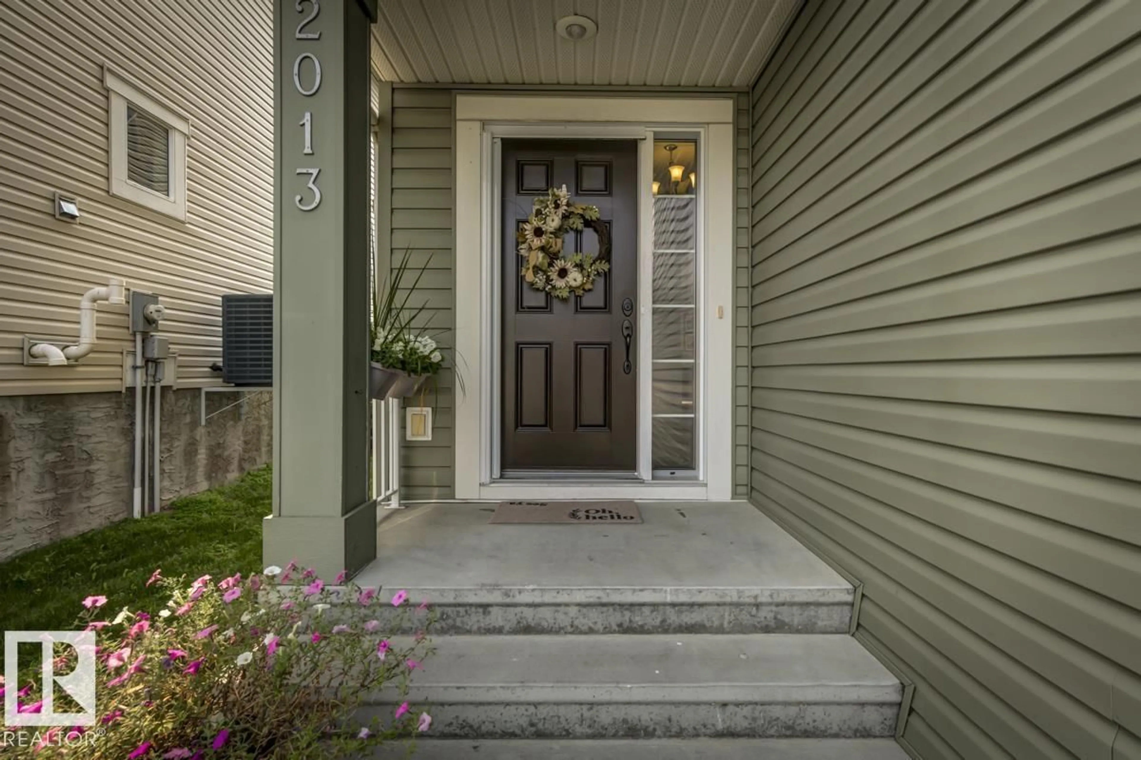 Indoor entryway for 2013 CHRISTOPHER, Sherwood Park Alberta T8H0L7