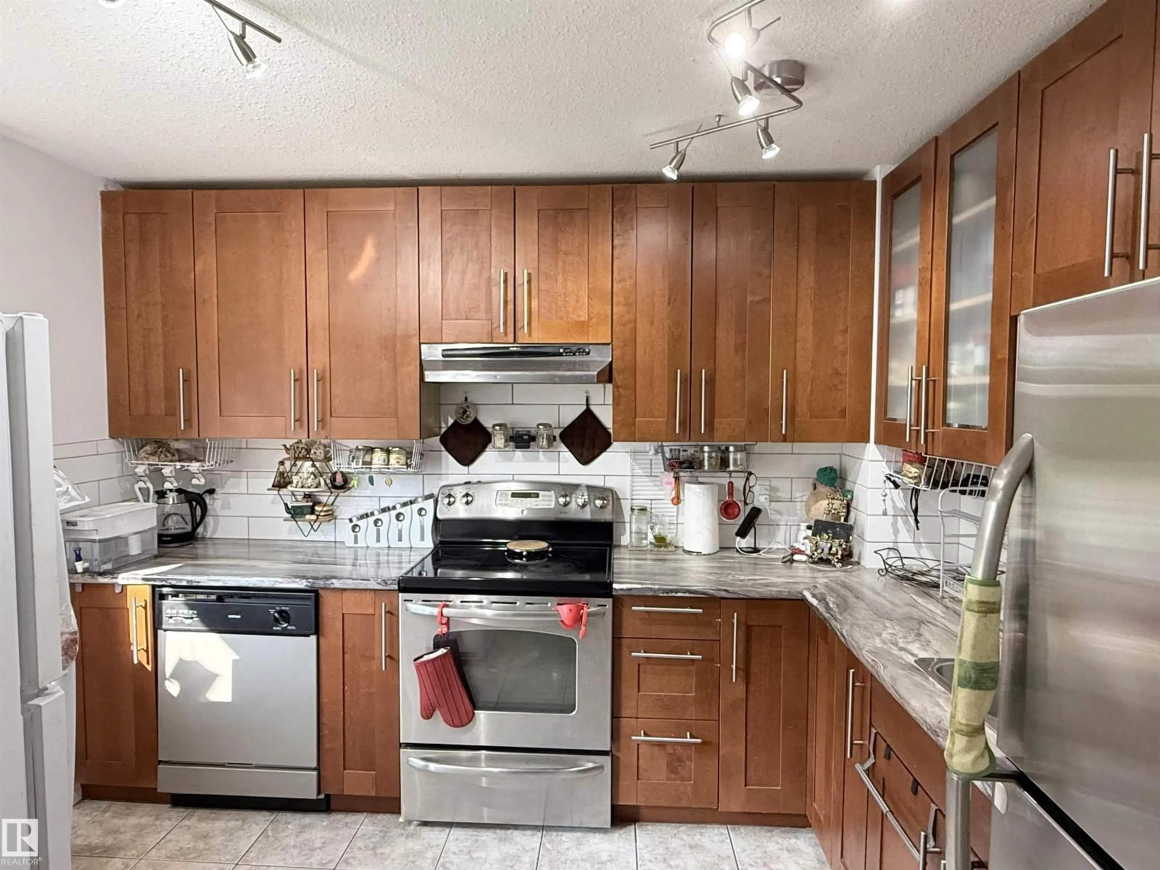 Standard kitchen, ceramic/tile floor for 3171 138 AV, Edmonton Alberta T5Y1R1