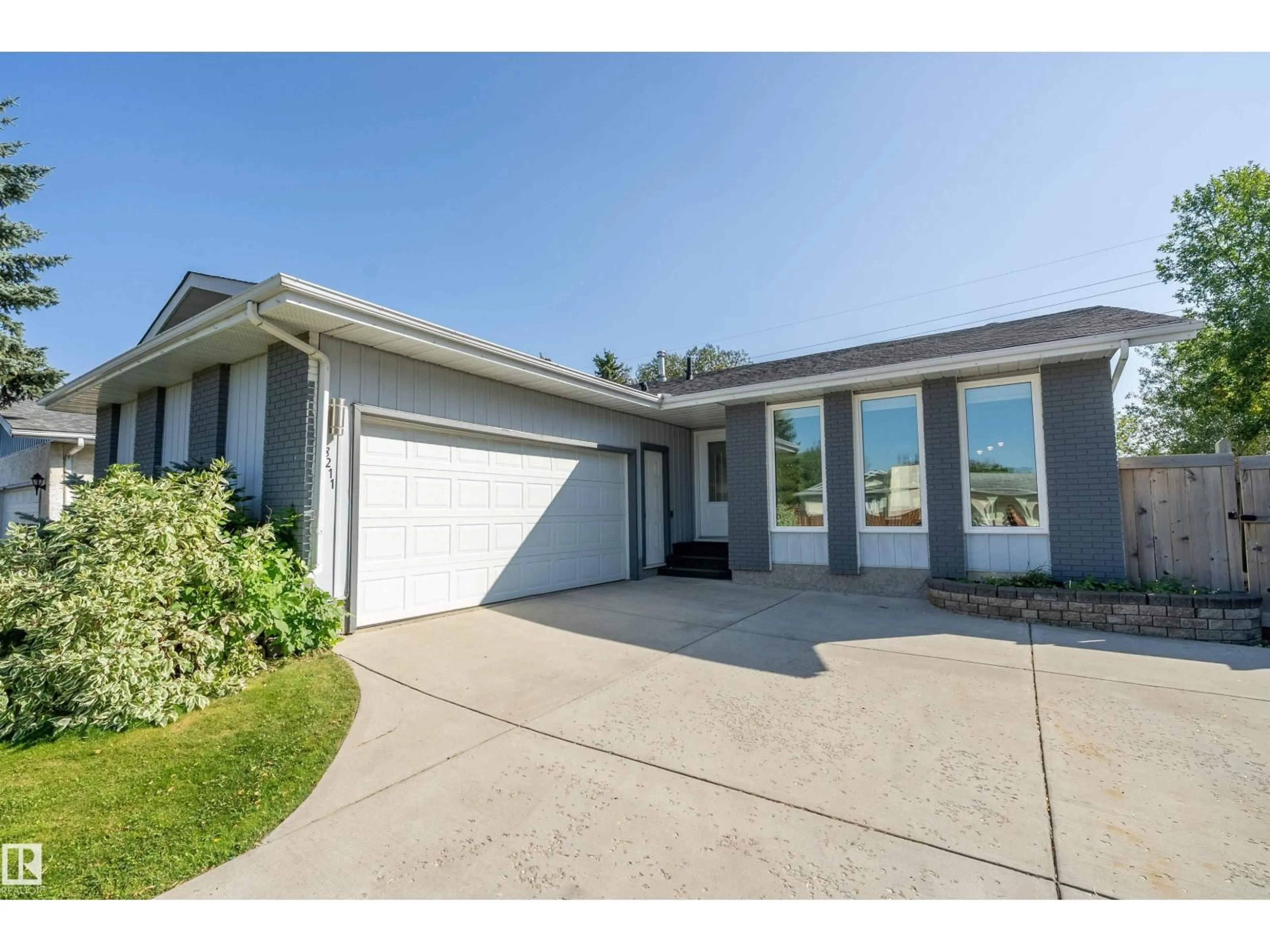 Home with vinyl exterior material, water/lake/river/ocean view for 18211 80 AV, Edmonton Alberta T5T0V3