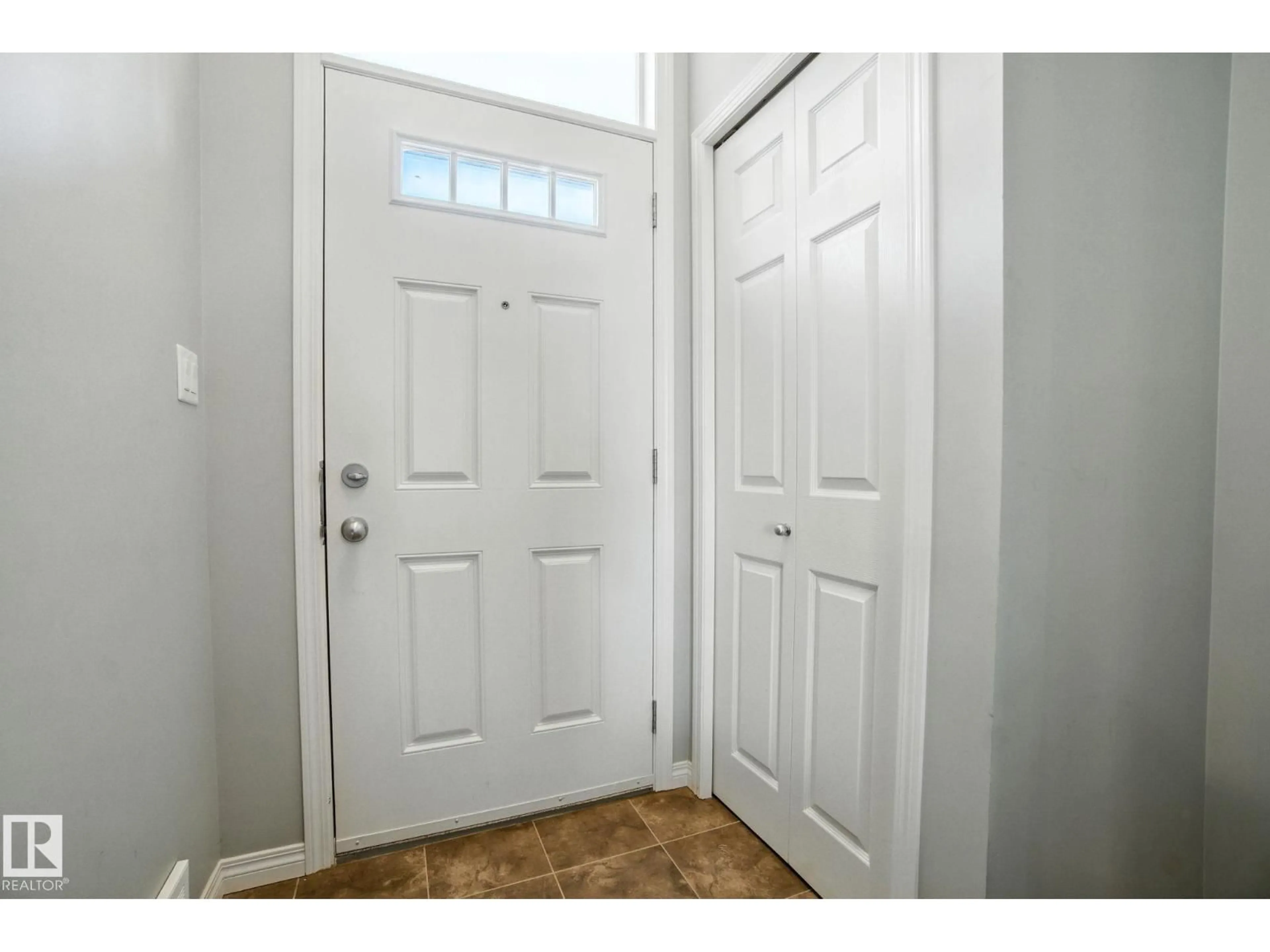 Indoor entryway for 124 2905 141 ST SW, Edmonton Alberta T6W3M4