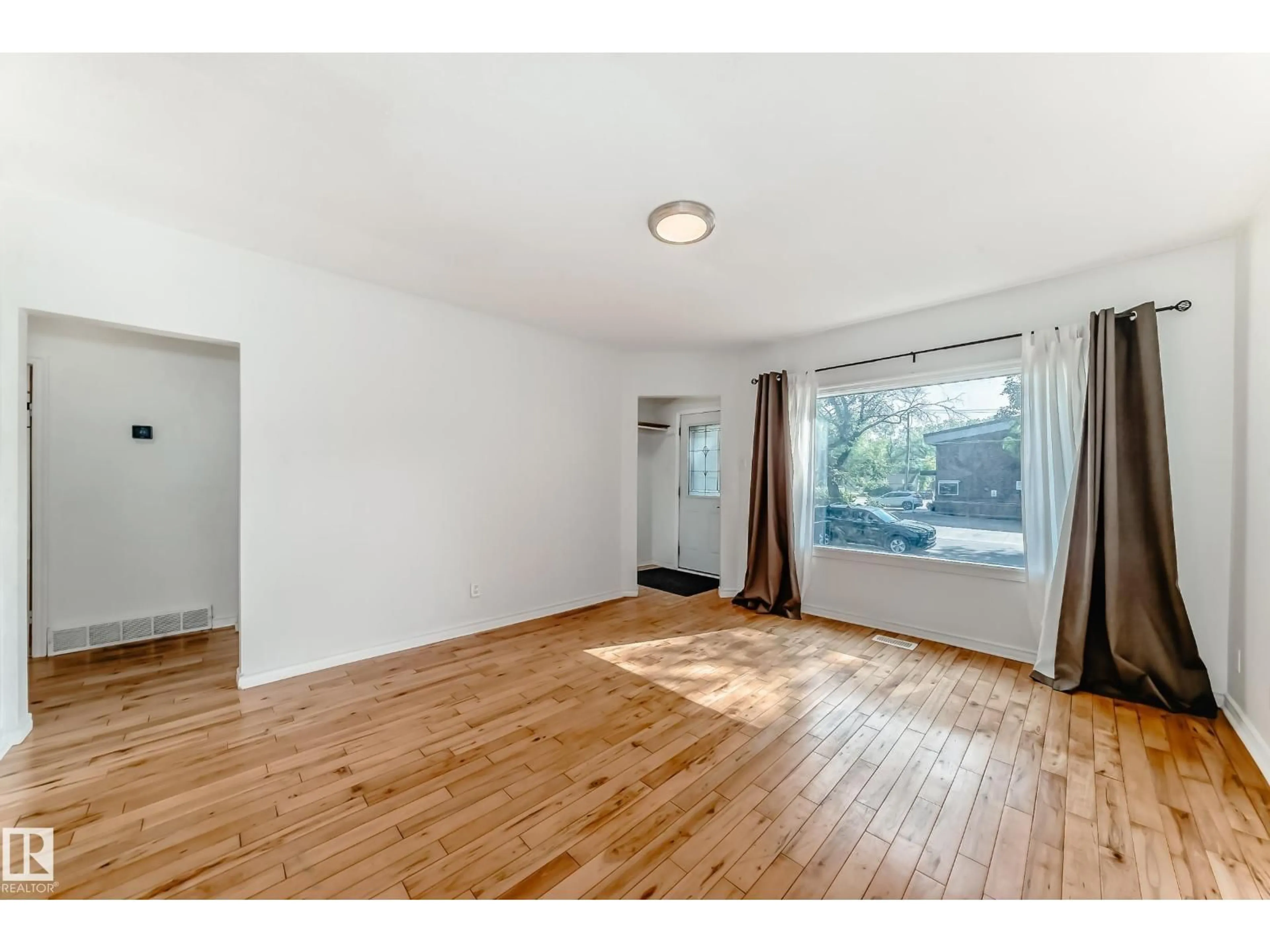 A pic of a room for 10510 79 AV, Edmonton Alberta T6E1R8