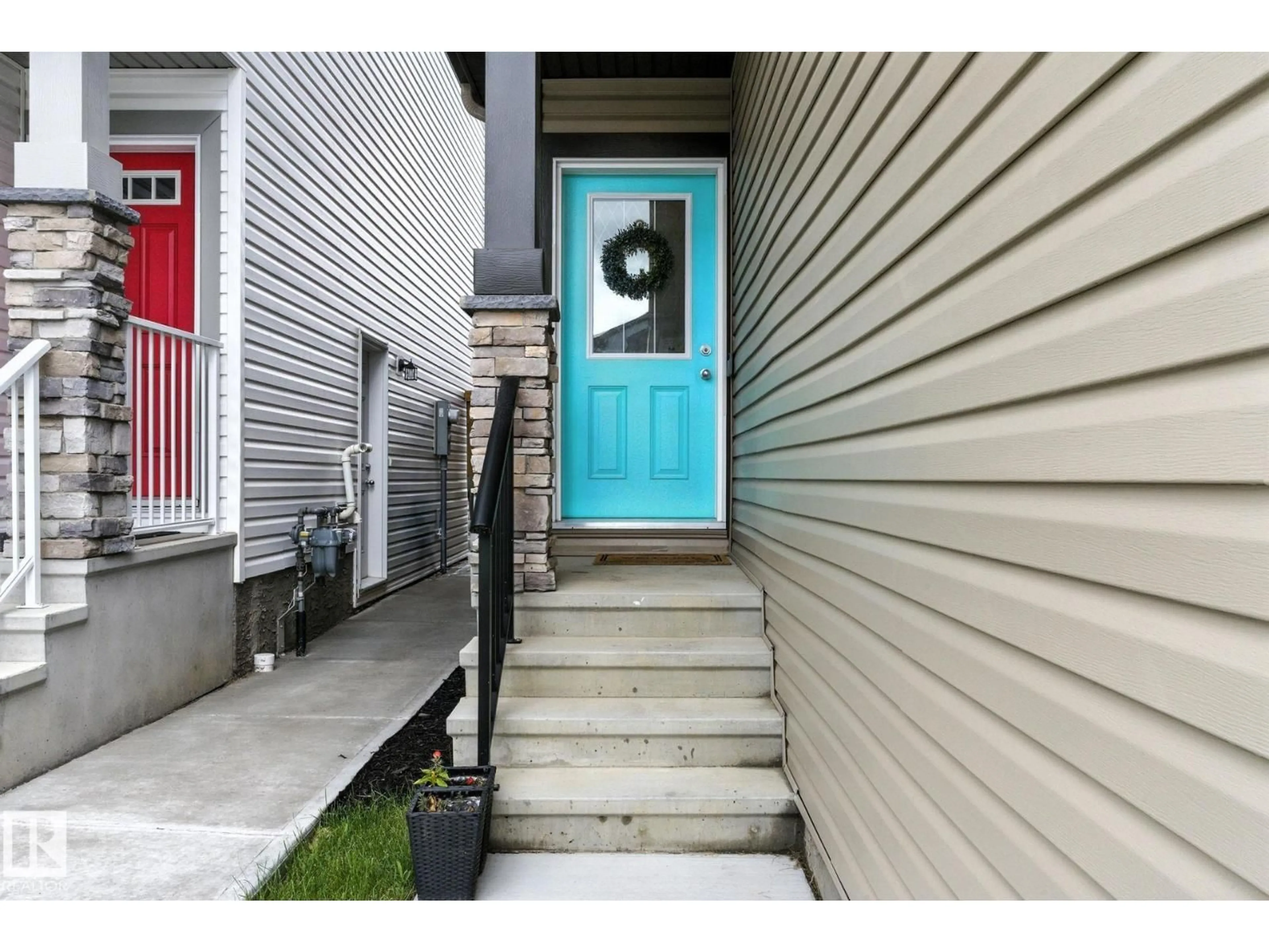Indoor entryway for 1742 ERKER WY, Edmonton Alberta T6M1J2