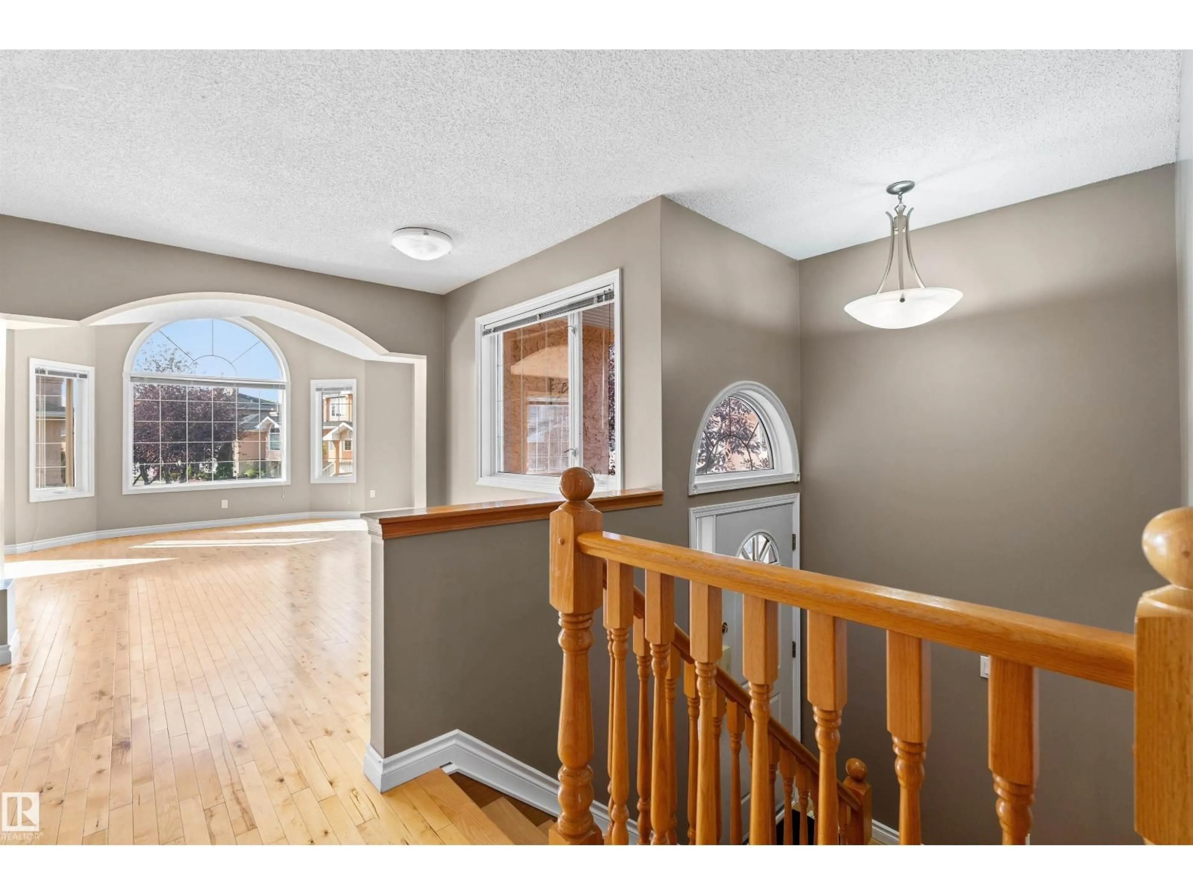 Indoor entryway for 101 - 11115 9 AV, Edmonton Alberta T6J6Z1