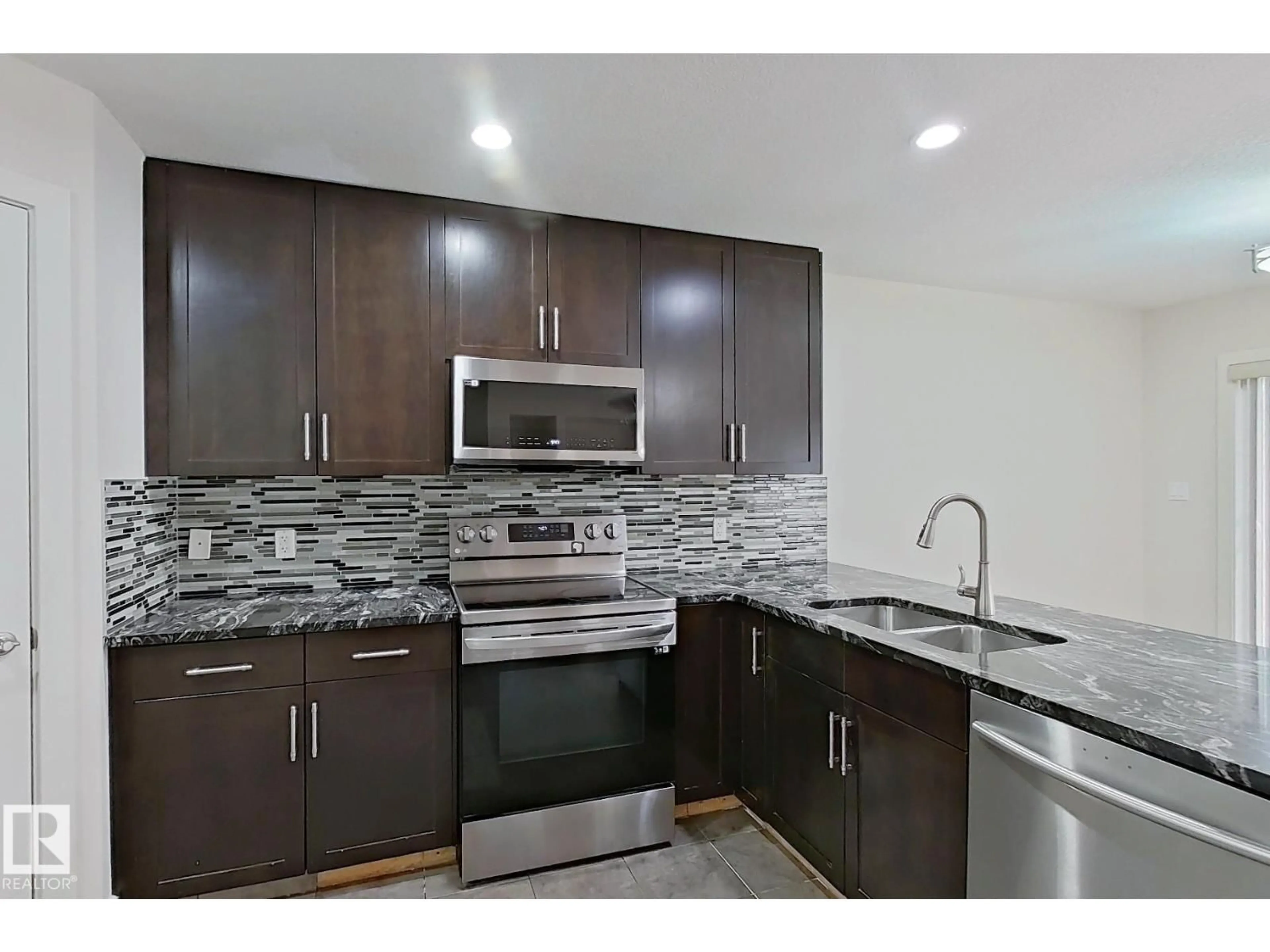 Standard kitchen, unknown for 15135 31 ST, Edmonton Alberta T5Y0S2