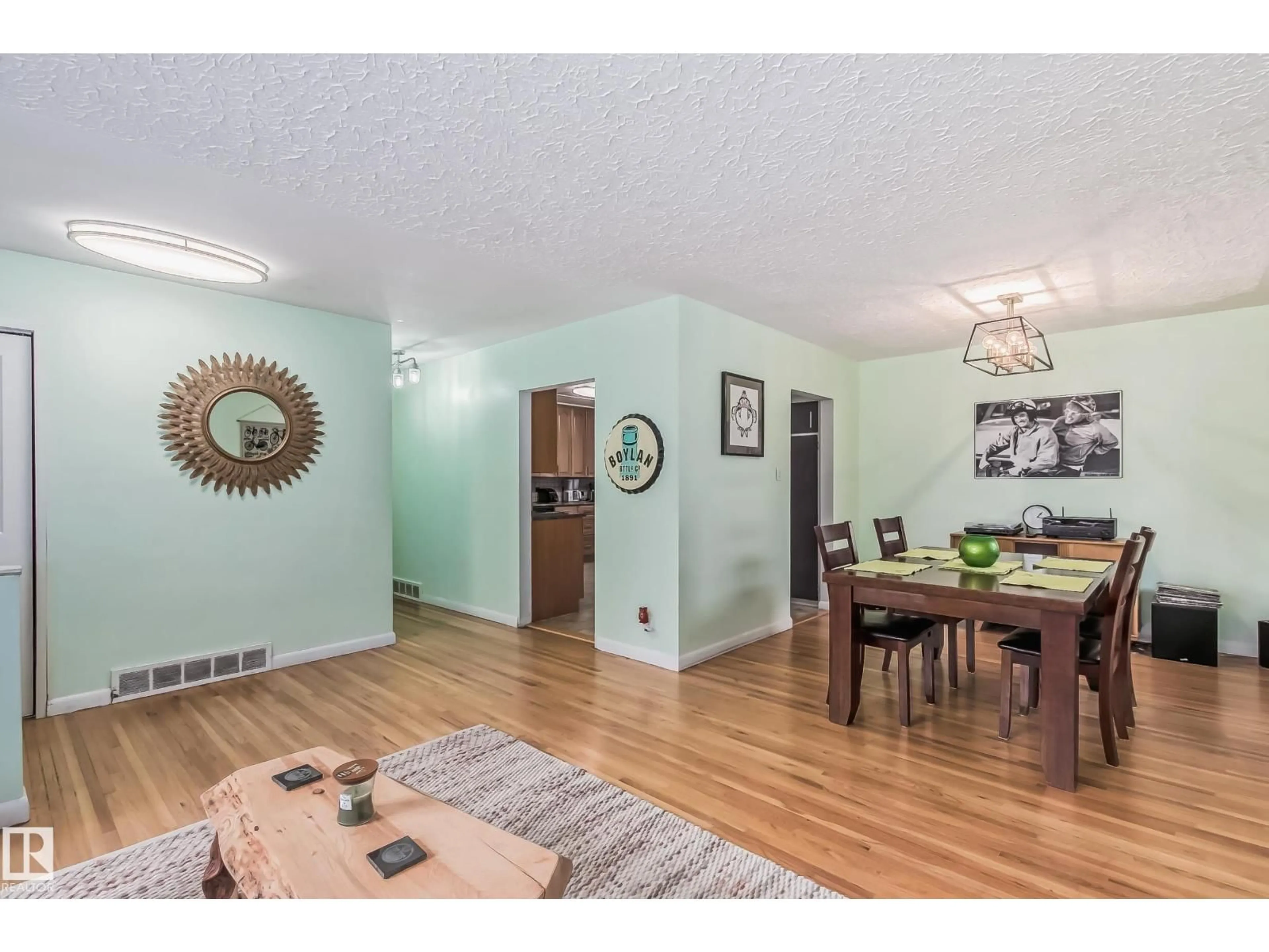Dining room, wood/laminate floor for 9210 157 ST, Edmonton Alberta T5R2B1