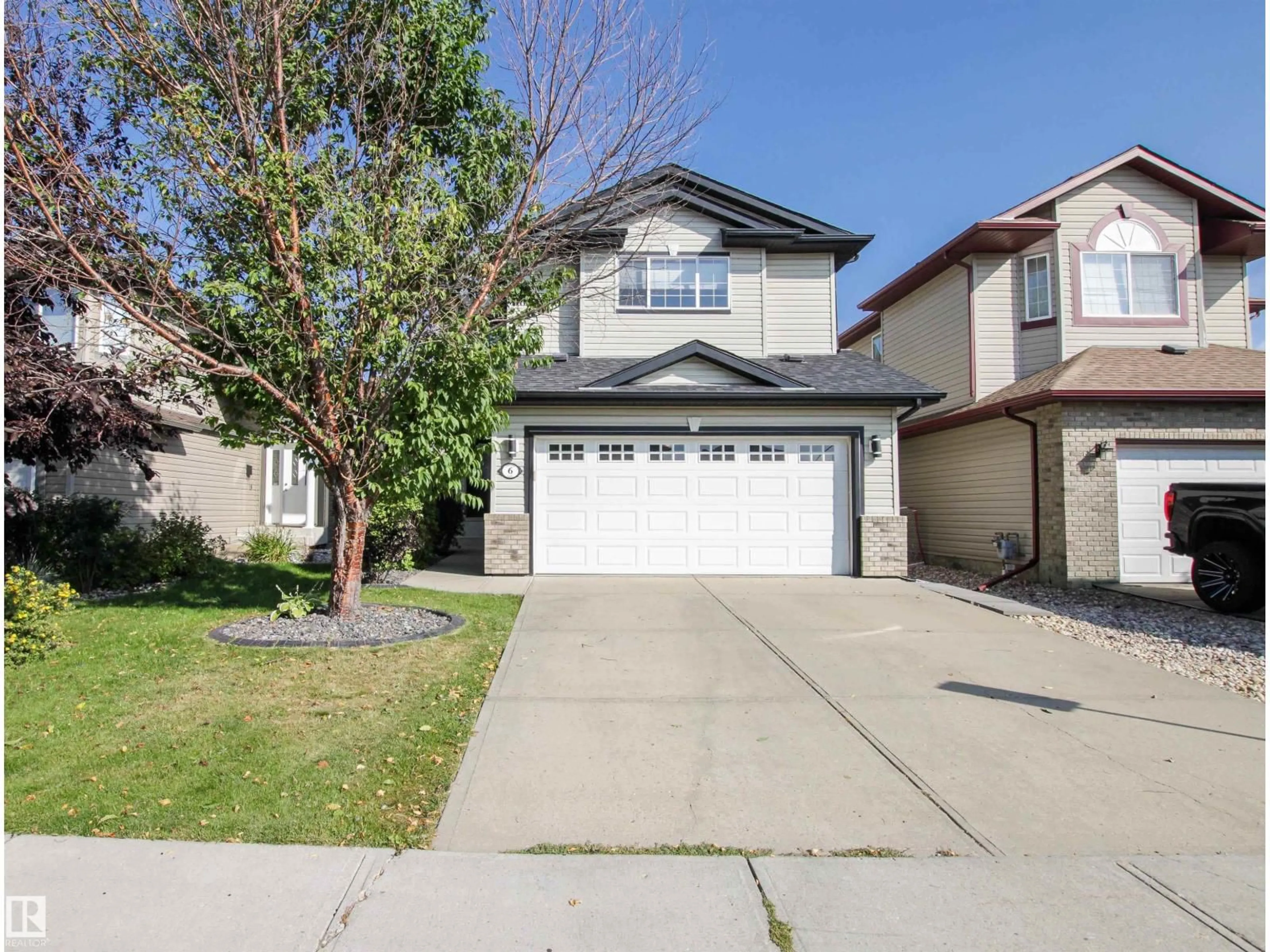 Home with vinyl exterior material, street for 6 FOXBORO LN, Sherwood Park Alberta T8A6M7