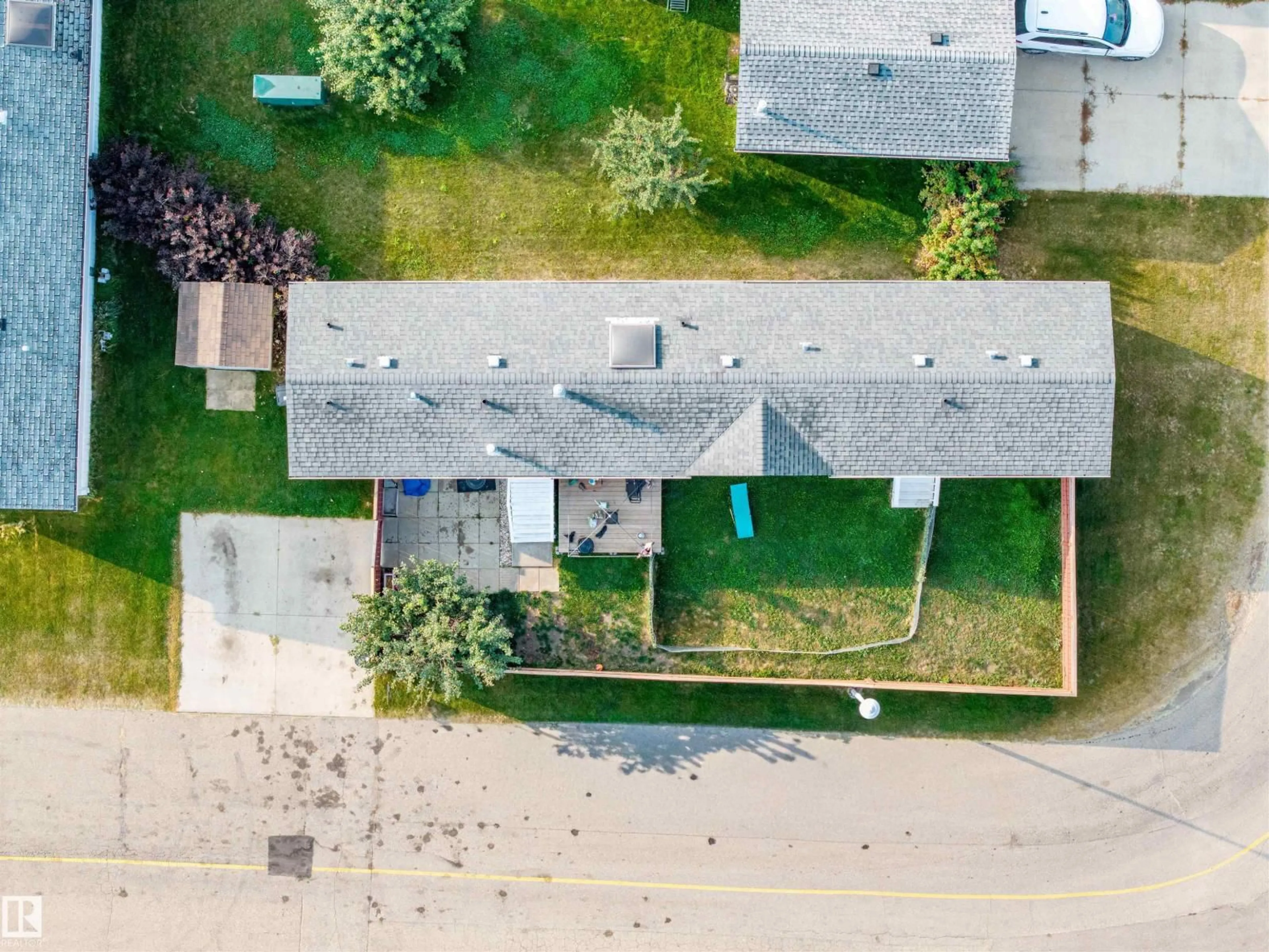 A pic from outside/outdoor area/front of a property/back of a property/a pic from drone, street for 3338 LAKEVIEW RD, Edmonton Alberta T5S2R8