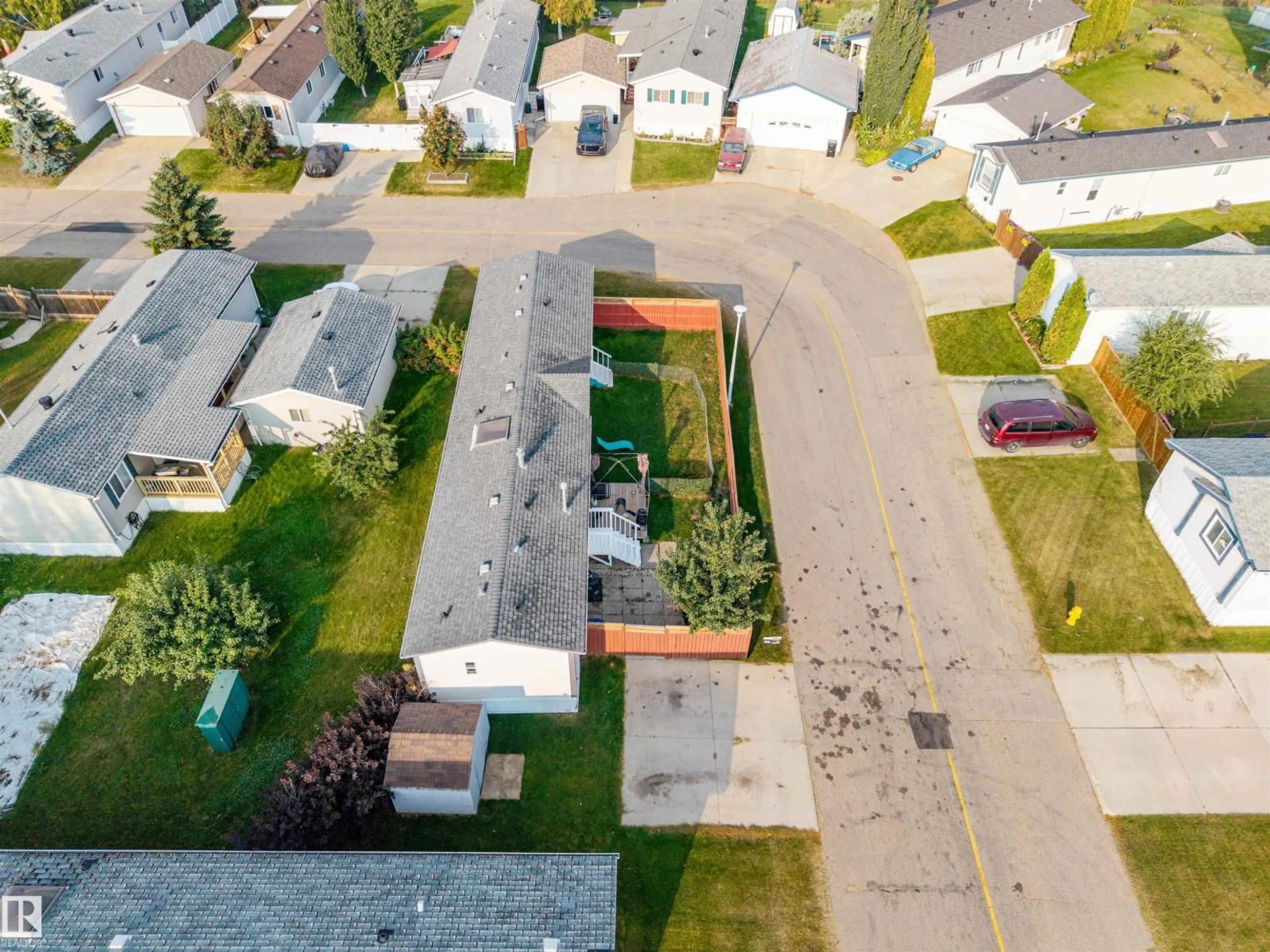 A pic from outside/outdoor area/front of a property/back of a property/a pic from drone, street for 3338 LAKEVIEW RD, Edmonton Alberta T5S2R8