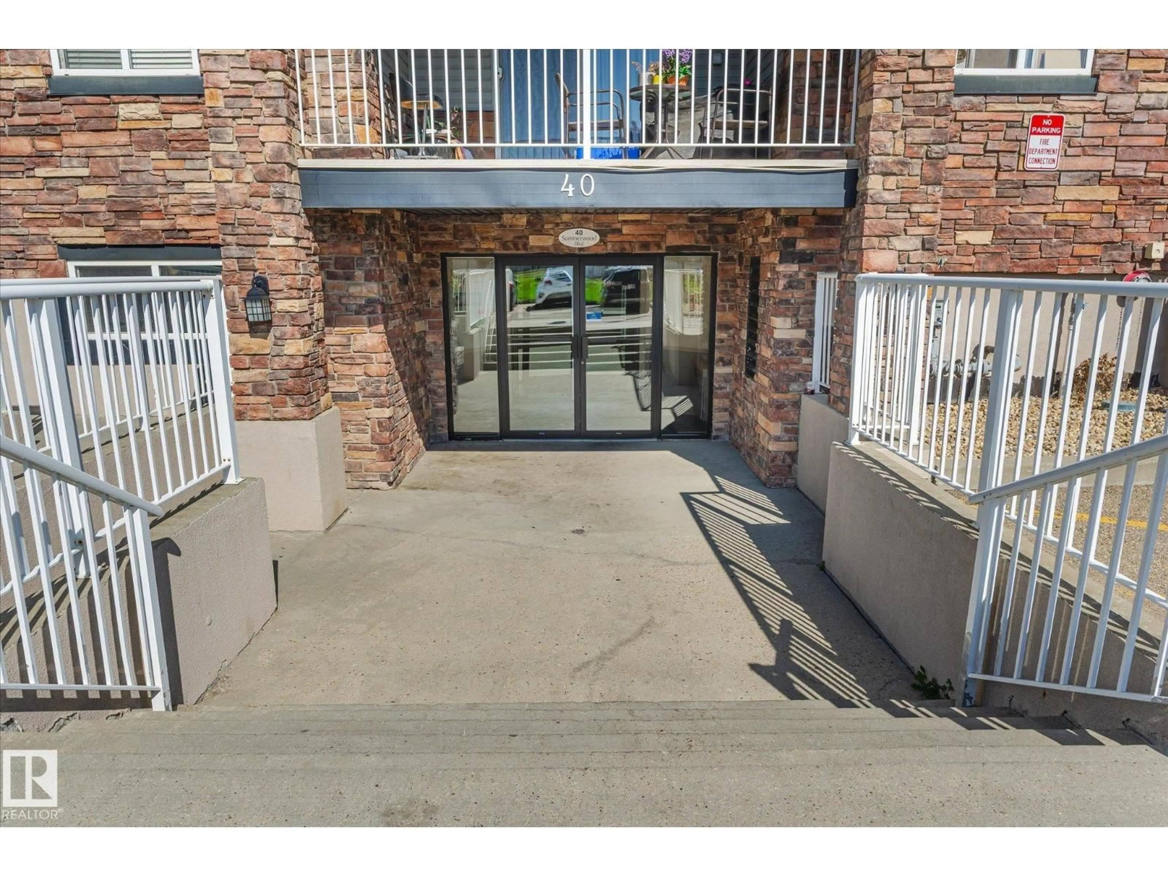 Indoor foyer for #111 - 111 SUMMERWOOD BV, Sherwood Park Alberta T8H0C3