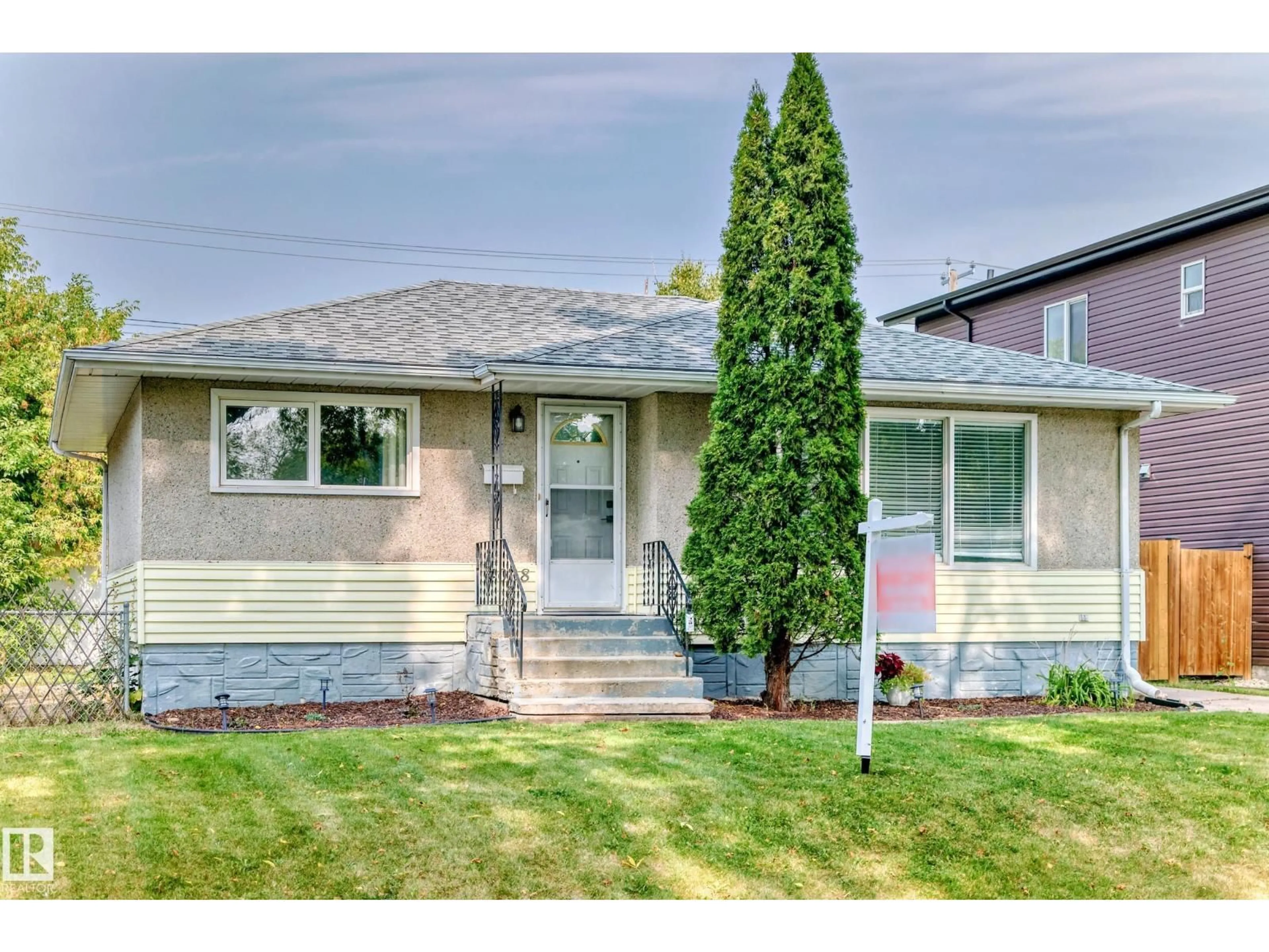 Home with vinyl exterior material, street for 4038 113 AV, Edmonton Alberta T5W0R3