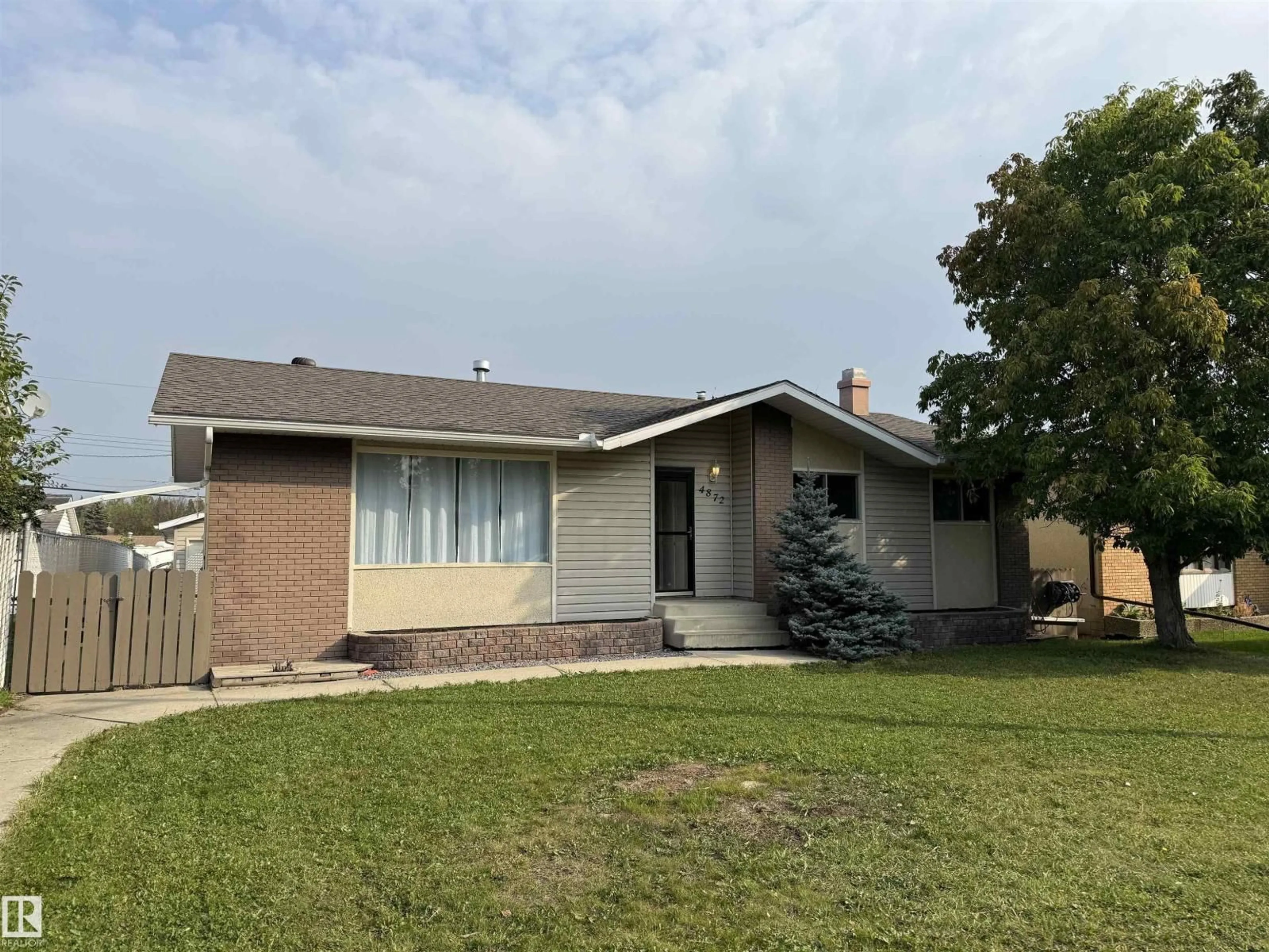 Home with vinyl exterior material, street for 4872 54 AV, Drayton Valley Alberta T7A1C4