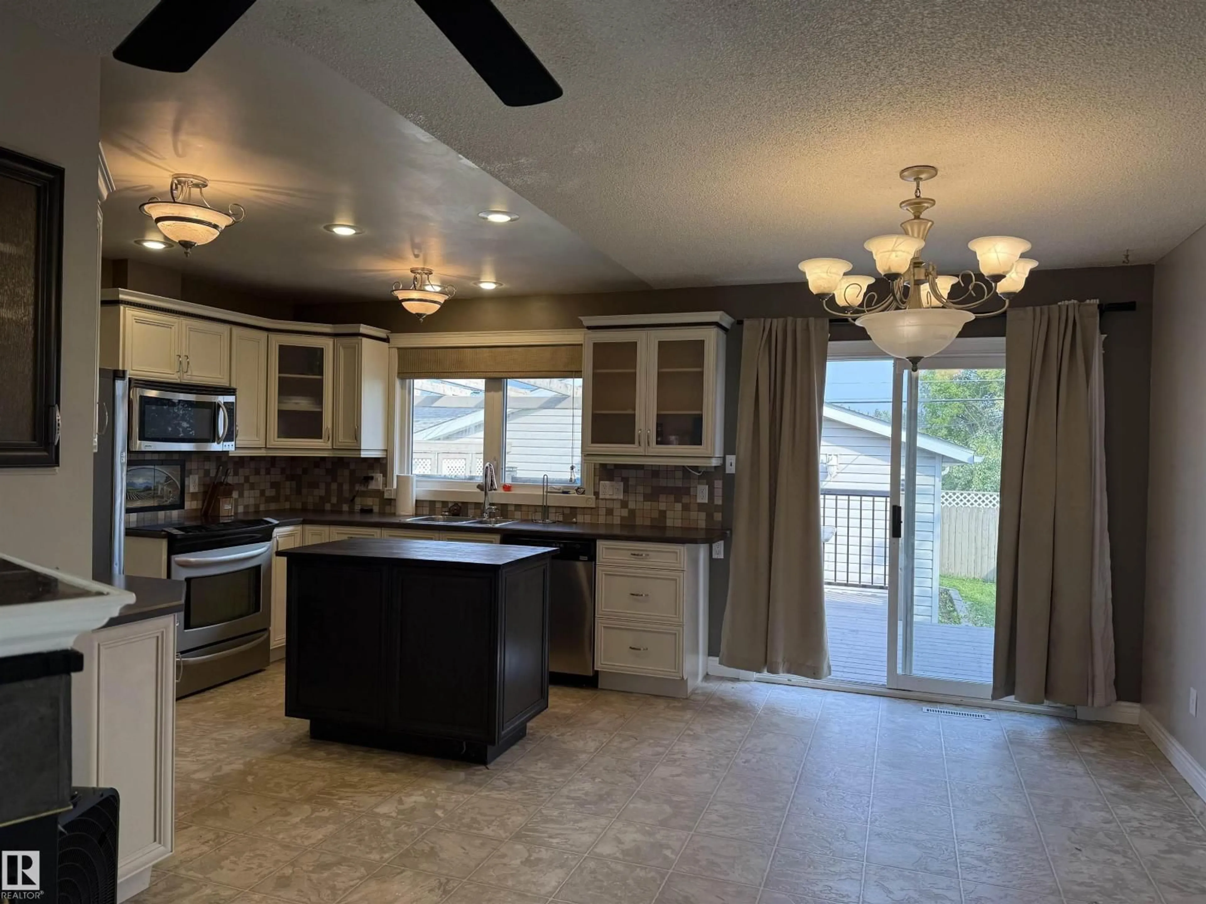 Open concept kitchen, ceramic/tile floor for 4872 54 AV, Drayton Valley Alberta T7A1C4