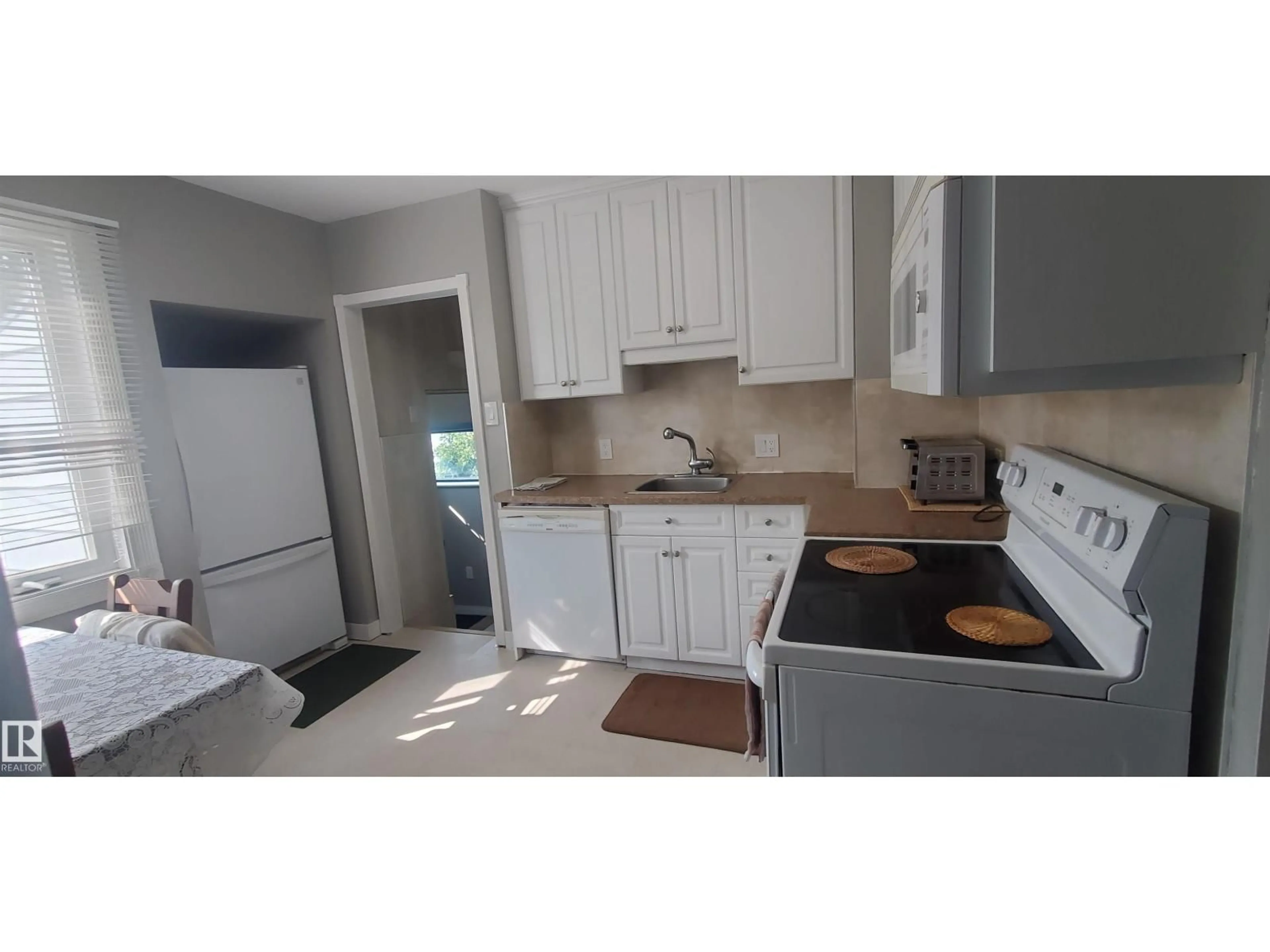 Standard kitchen, unknown for 4209 116 AV, Edmonton Alberta T5W0W9