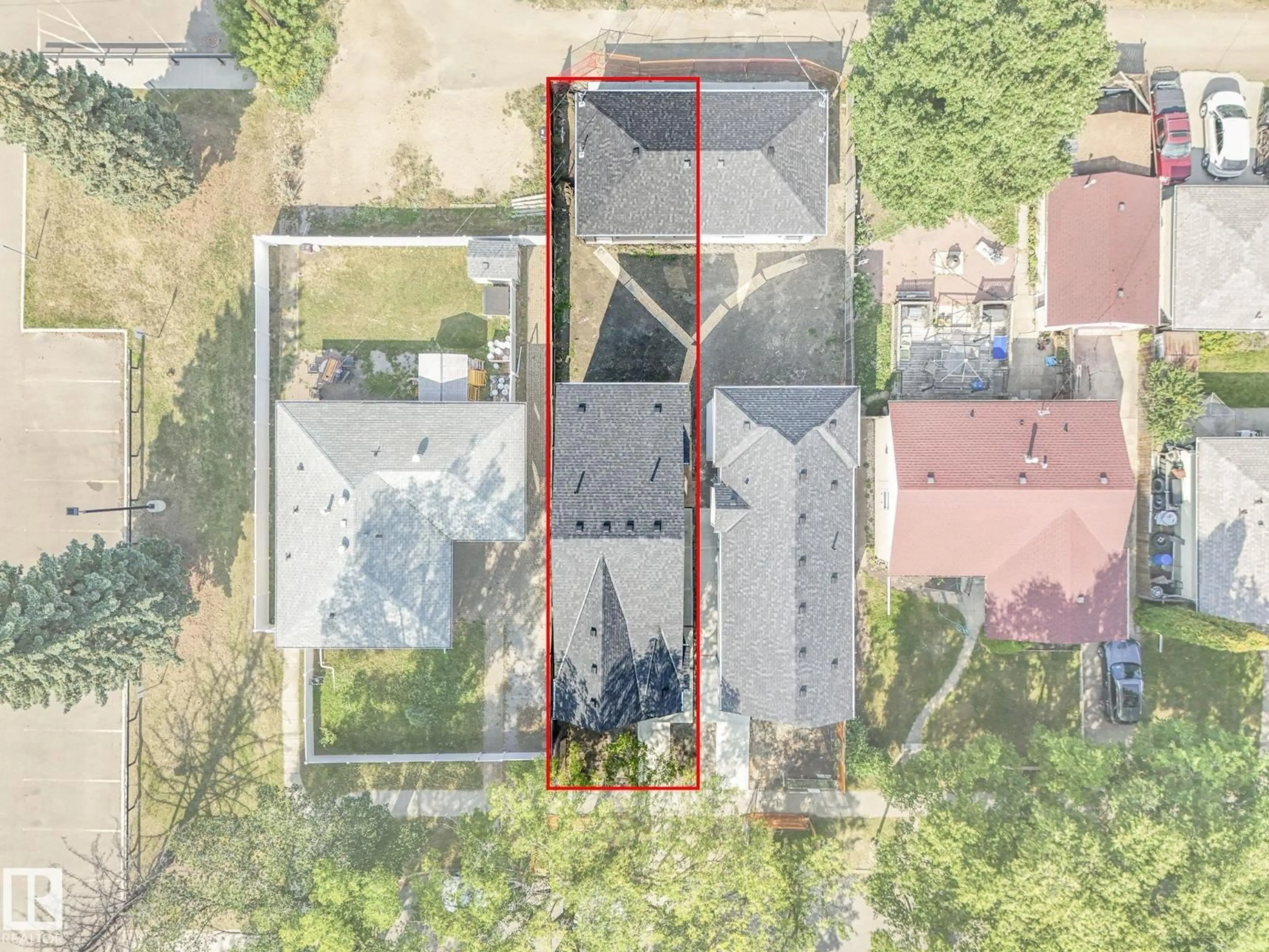A pic from outside/outdoor area/front of a property/back of a property/a pic from drone, street for NW - 7942 89 AV, Edmonton Alberta T6C1N5