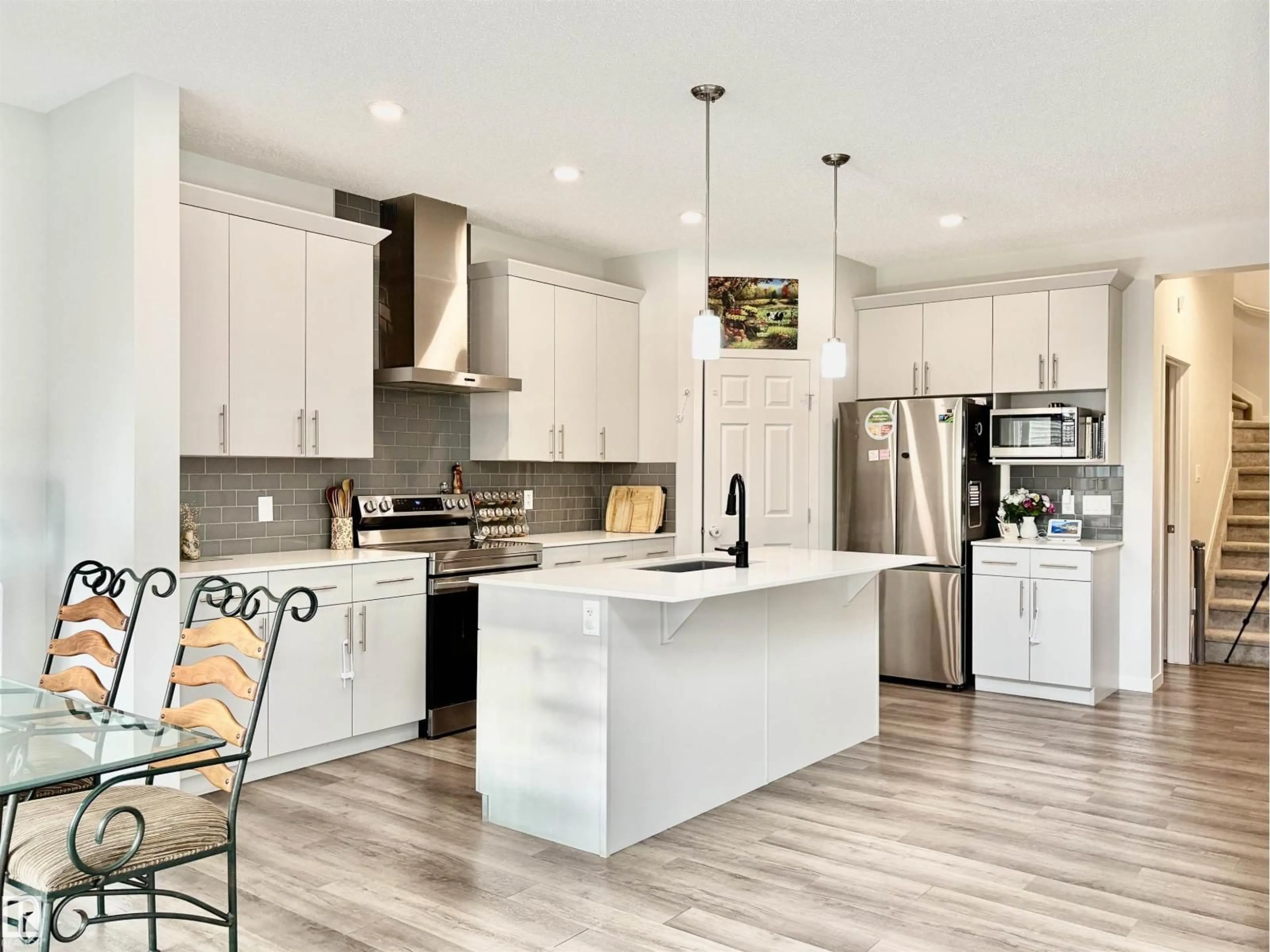 Contemporary kitchen, unknown for NW - 2712 194 ST, Edmonton Alberta T6M1K9