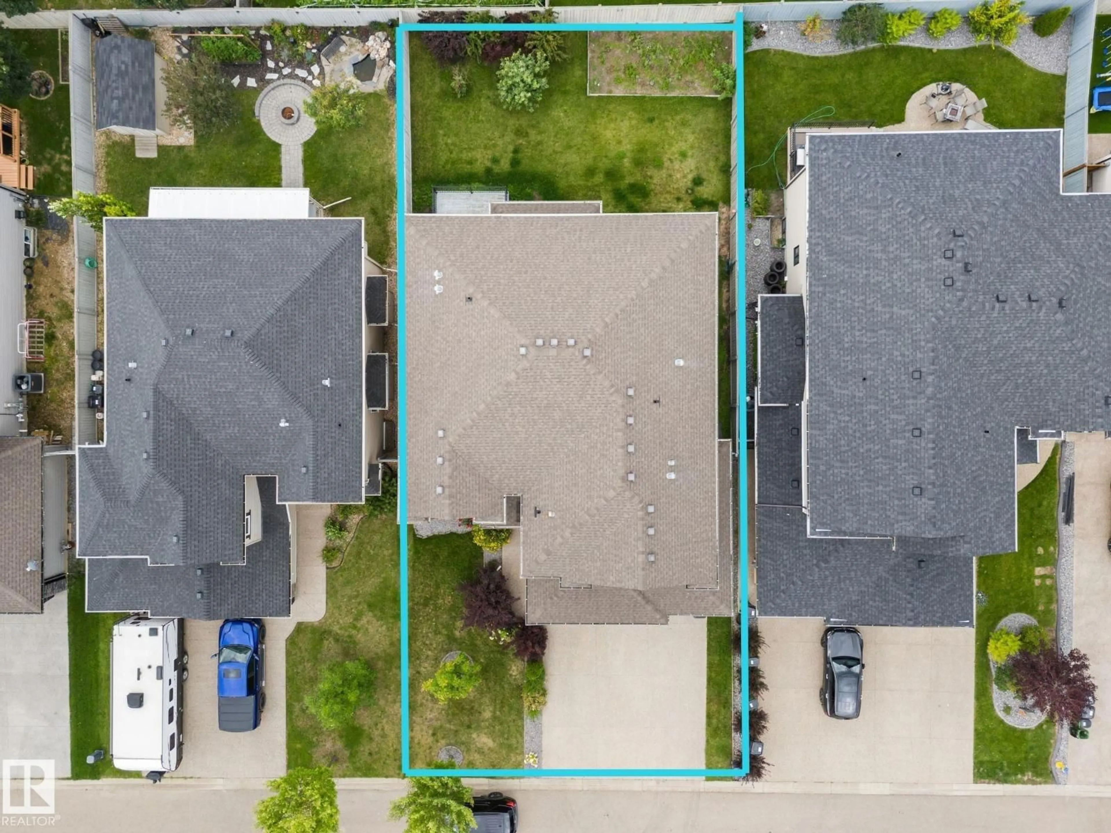 A pic from outside/outdoor area/front of a property/back of a property/a pic from drone, street for 1721 ADAMSON CRESCENT, Edmonton Alberta T6W1Z4