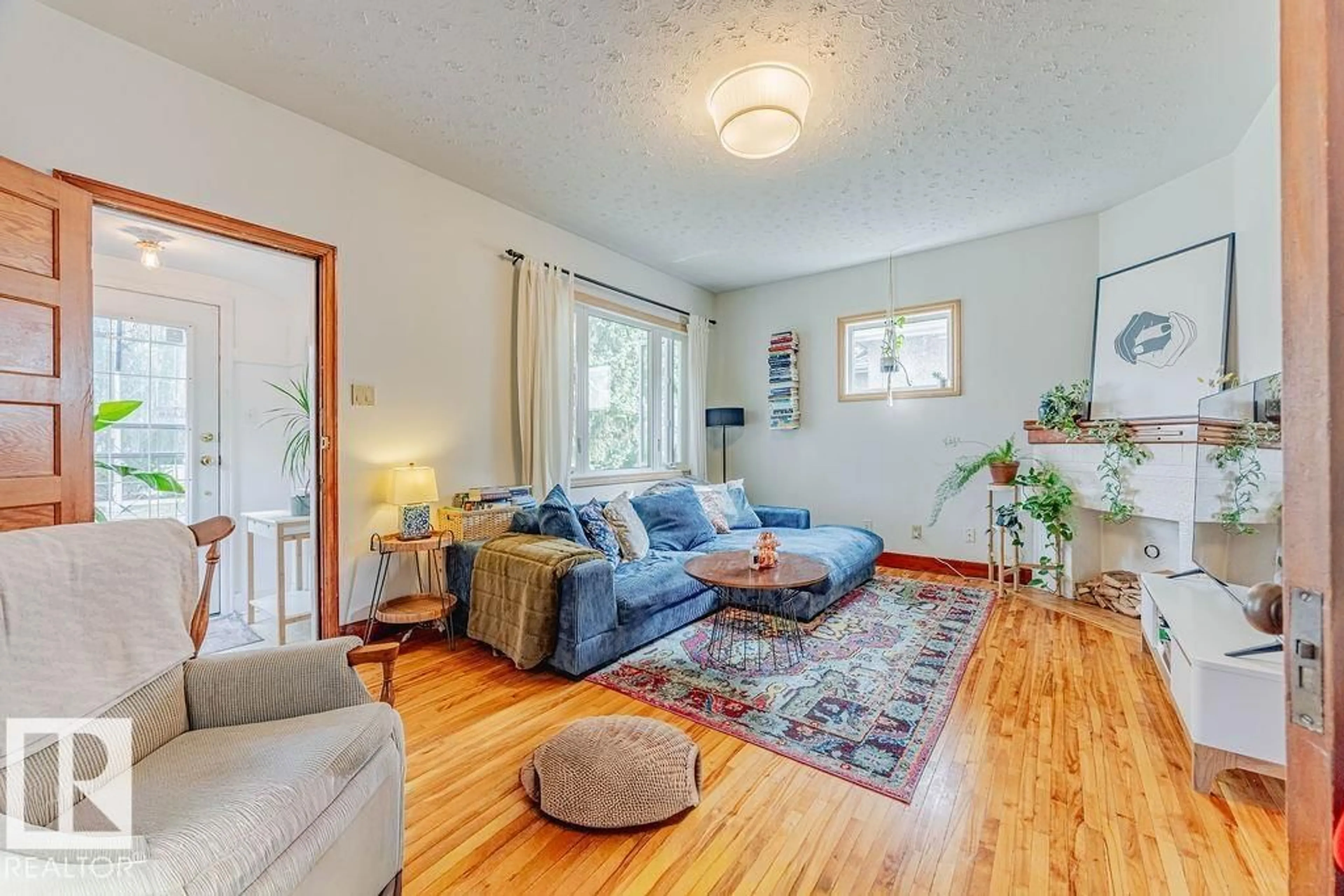 Living room with furniture, unknown for NW - 9833 83 AV, Edmonton Alberta T6E2B8