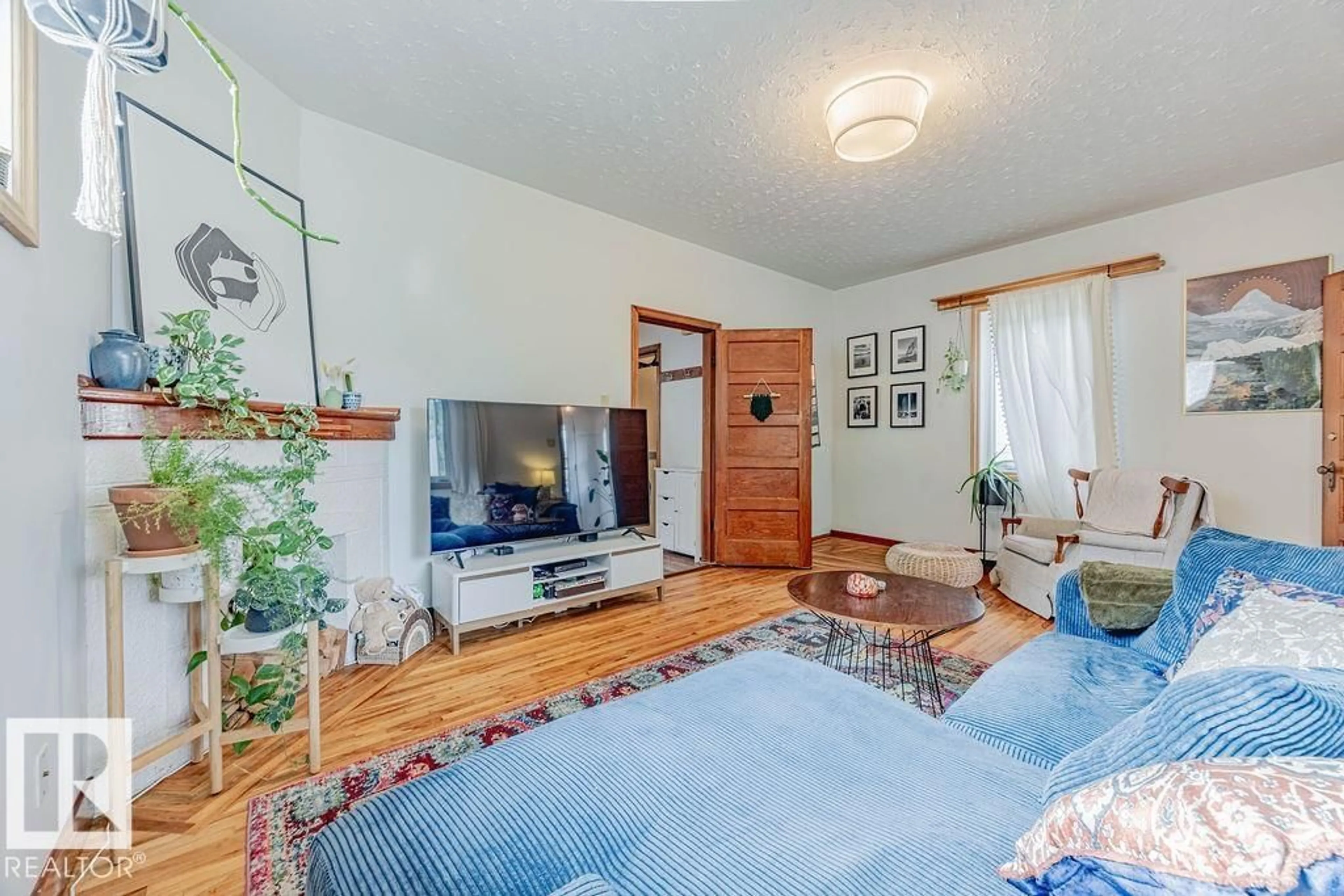 Living room with furniture, unknown for NW - 9833 83 AV, Edmonton Alberta T6E2B8