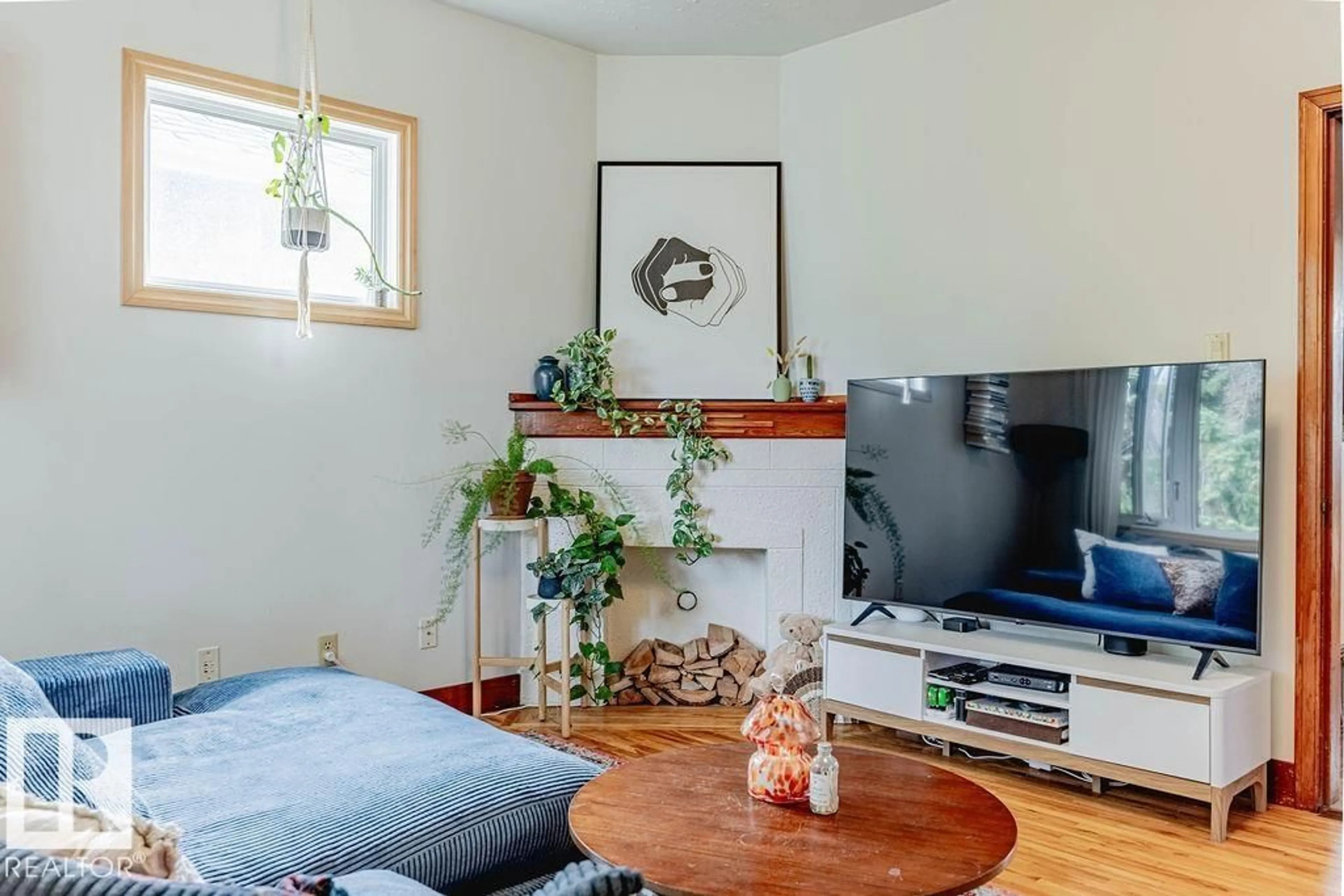 Living room with furniture, unknown for NW - 9833 83 AV, Edmonton Alberta T6E2B8