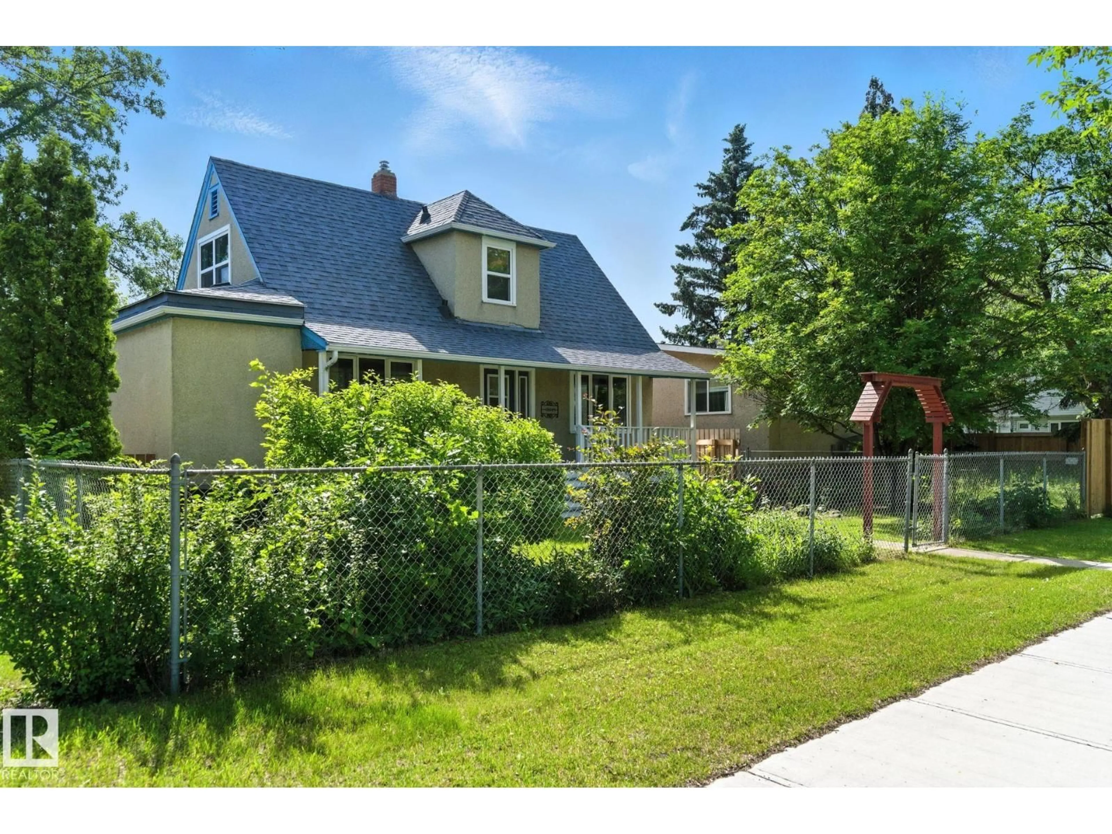 A pic from outside/outdoor area/front of a property/back of a property/a pic from drone, street for 12509 81 ST, Edmonton Alberta T5B2T8